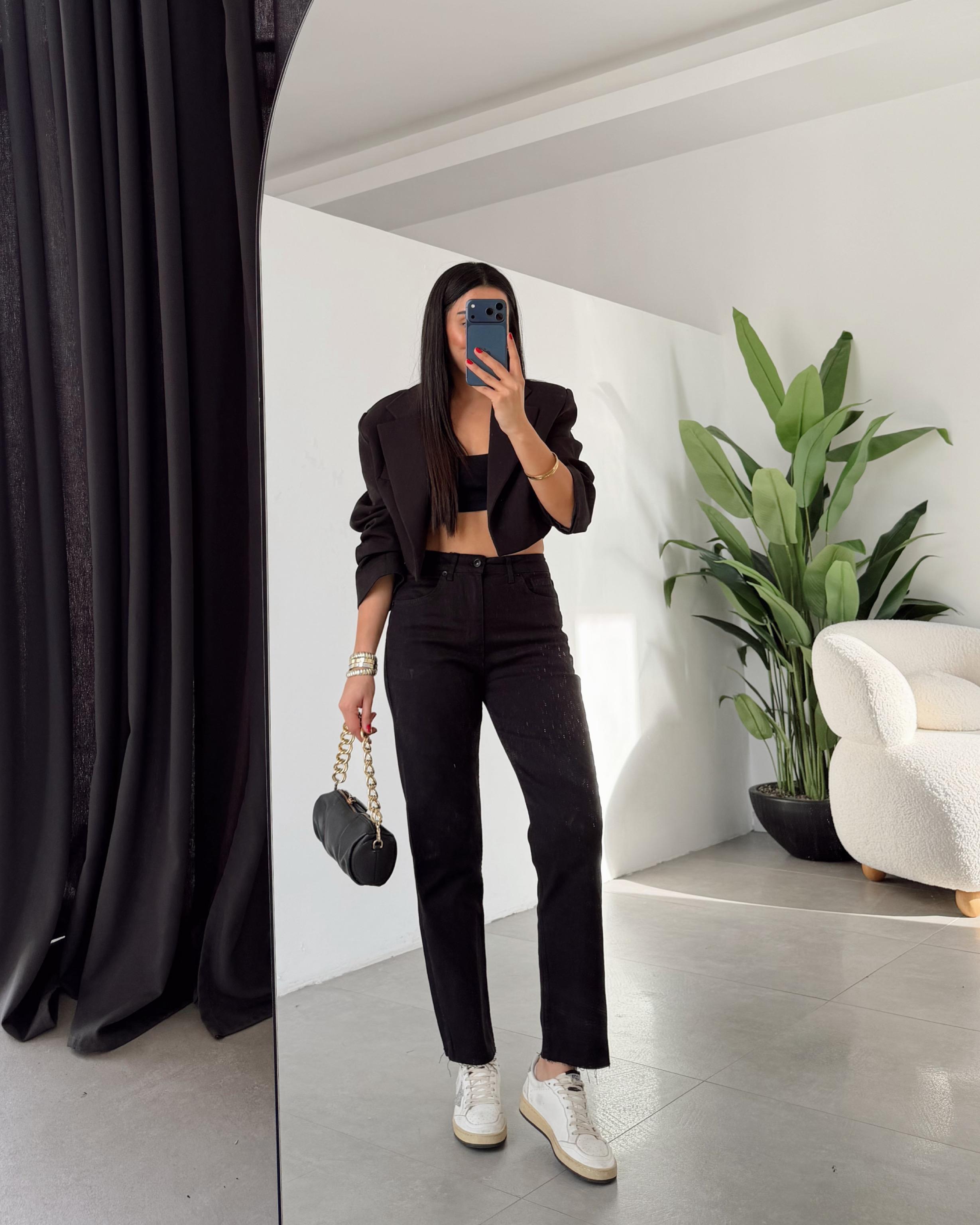 Siyah Boyfit Kesik Paça Jean