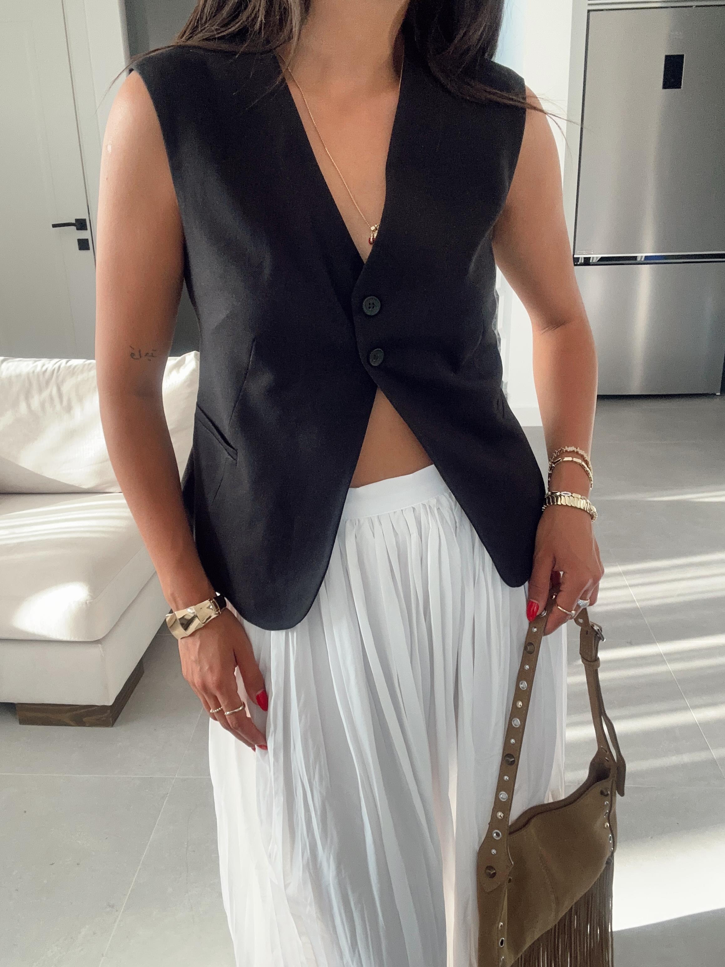 Siyah Cepli Düğmeli Yelek