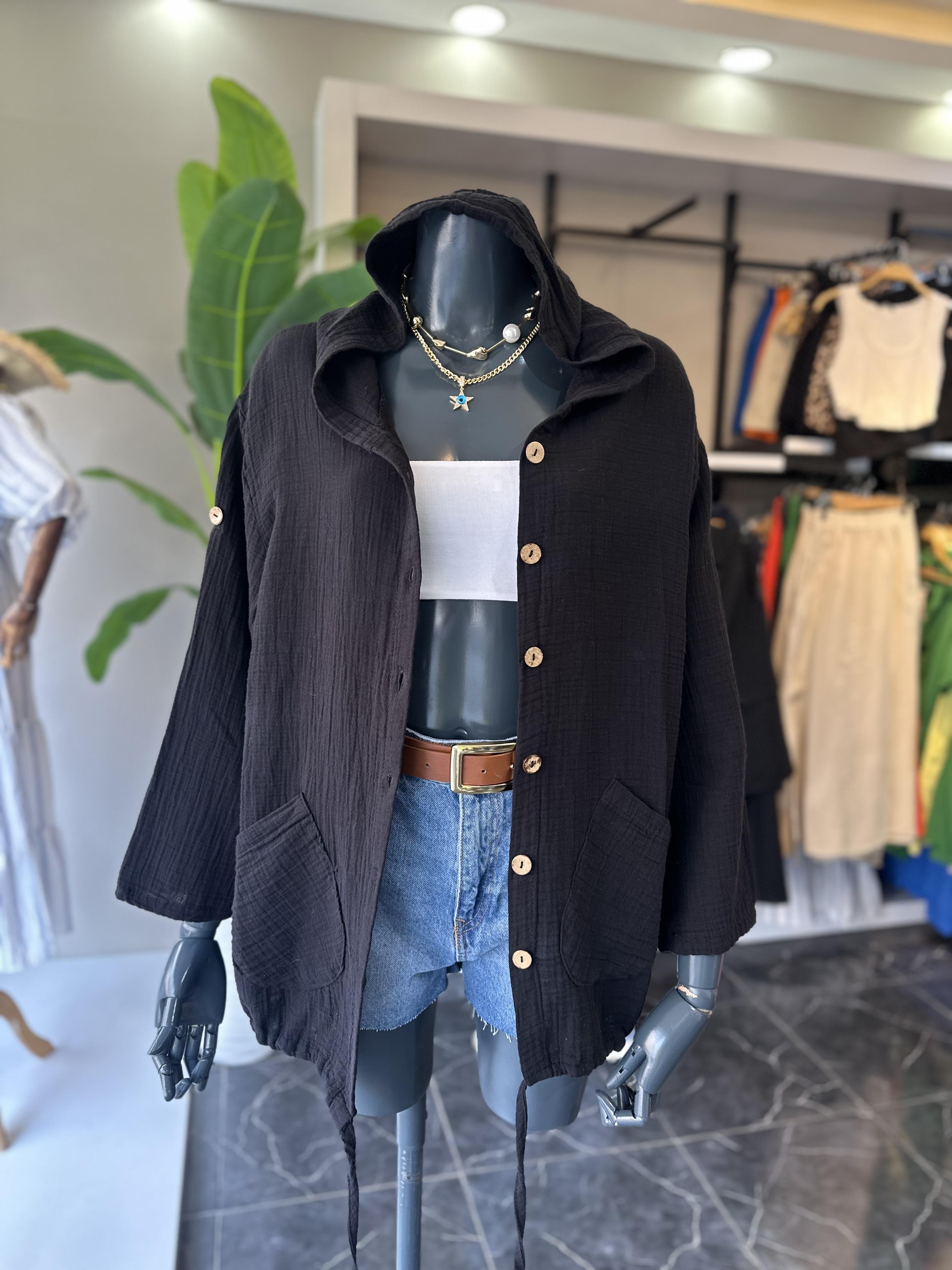 Siyah Cepli Kapşonlu Müslin Gömlek