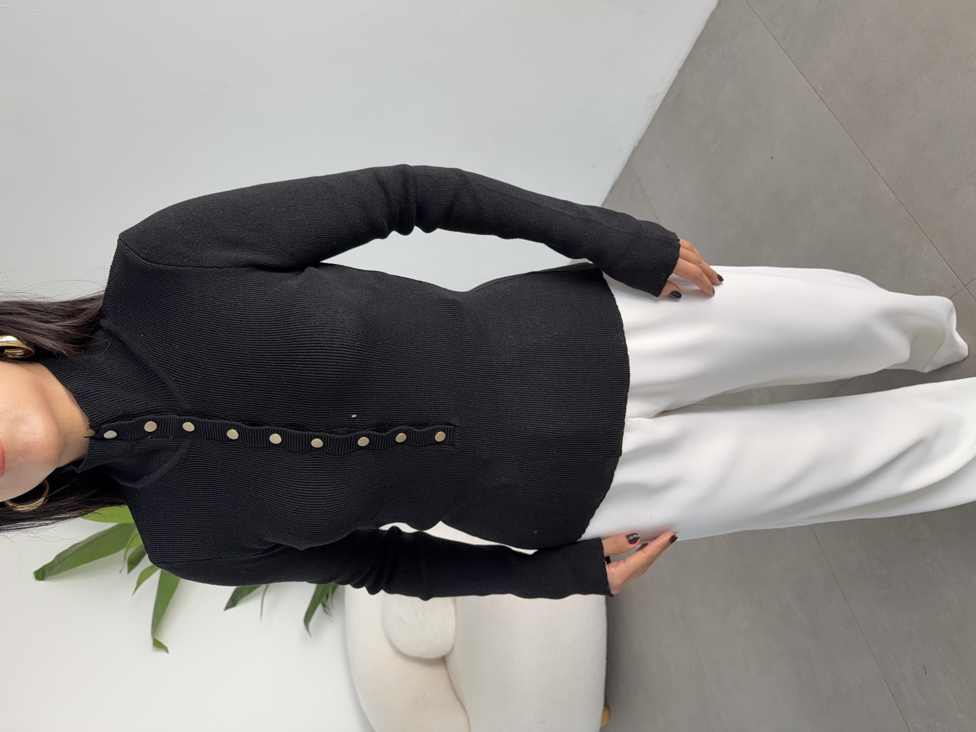 Siyah Çıtçıt Detaylı Triko Kazak