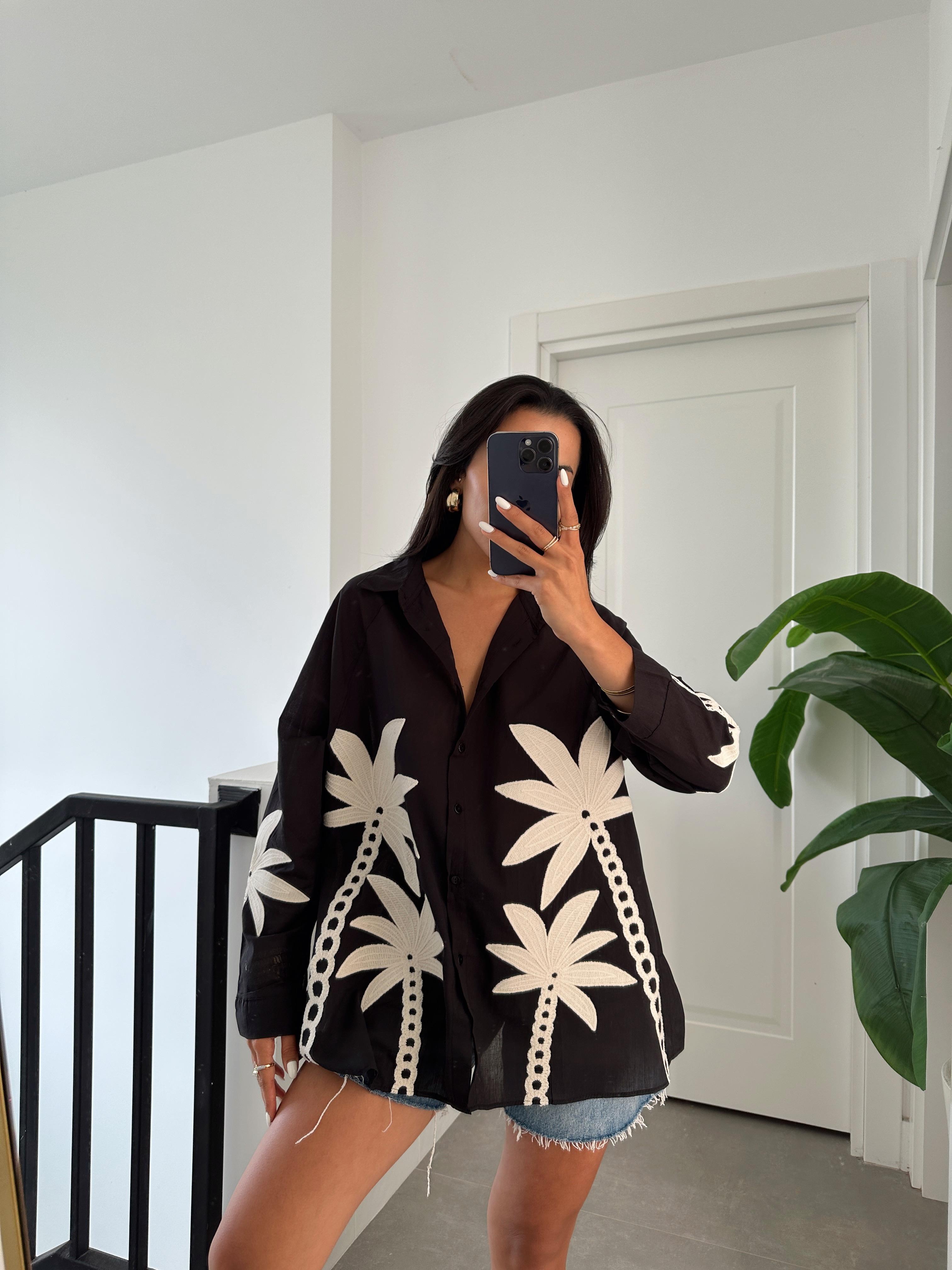 Siyah Ekru Nakış İşlemeli Gömlek