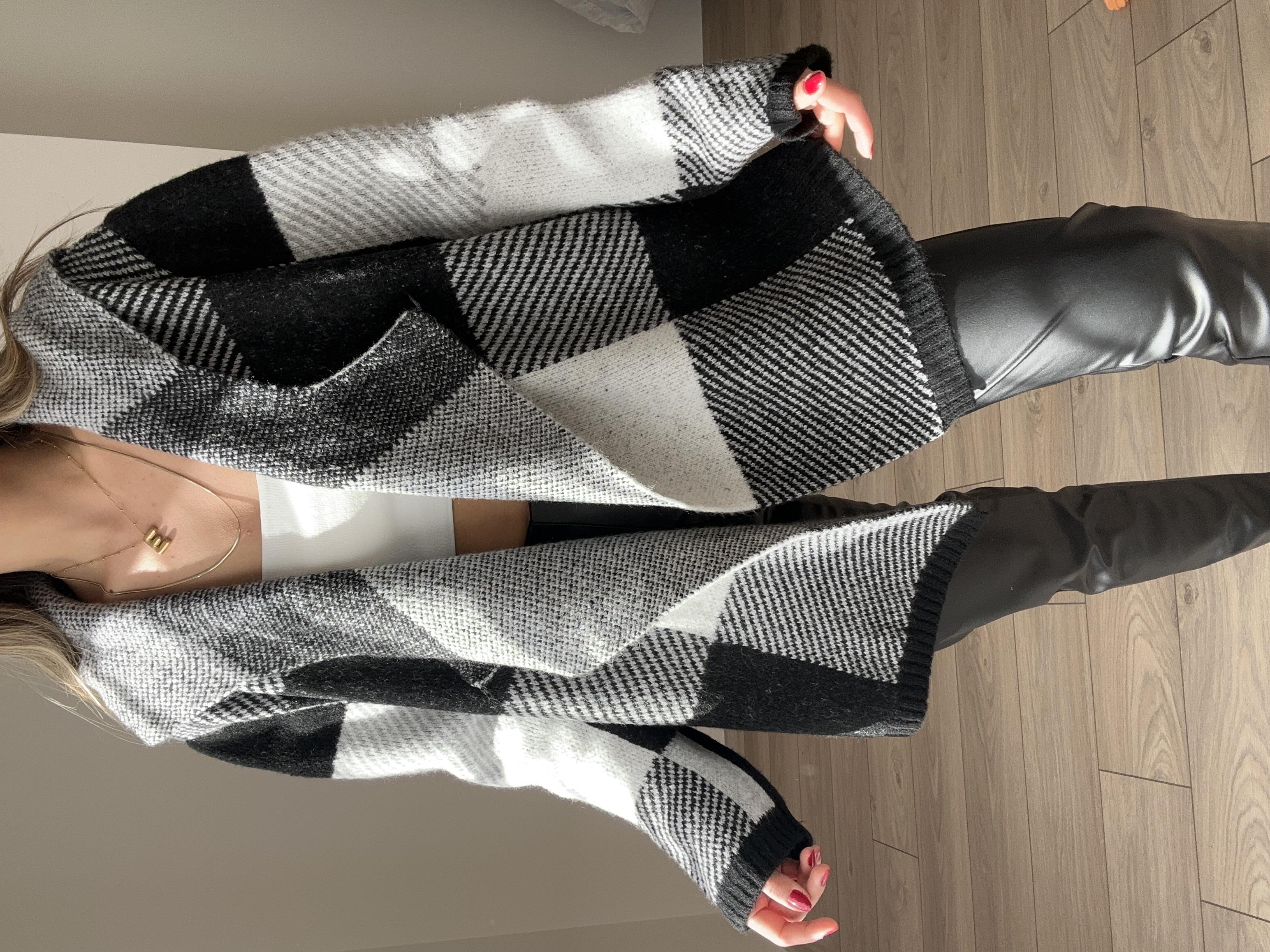 Siyah Geniş Yaka Kapşonlu Hırka