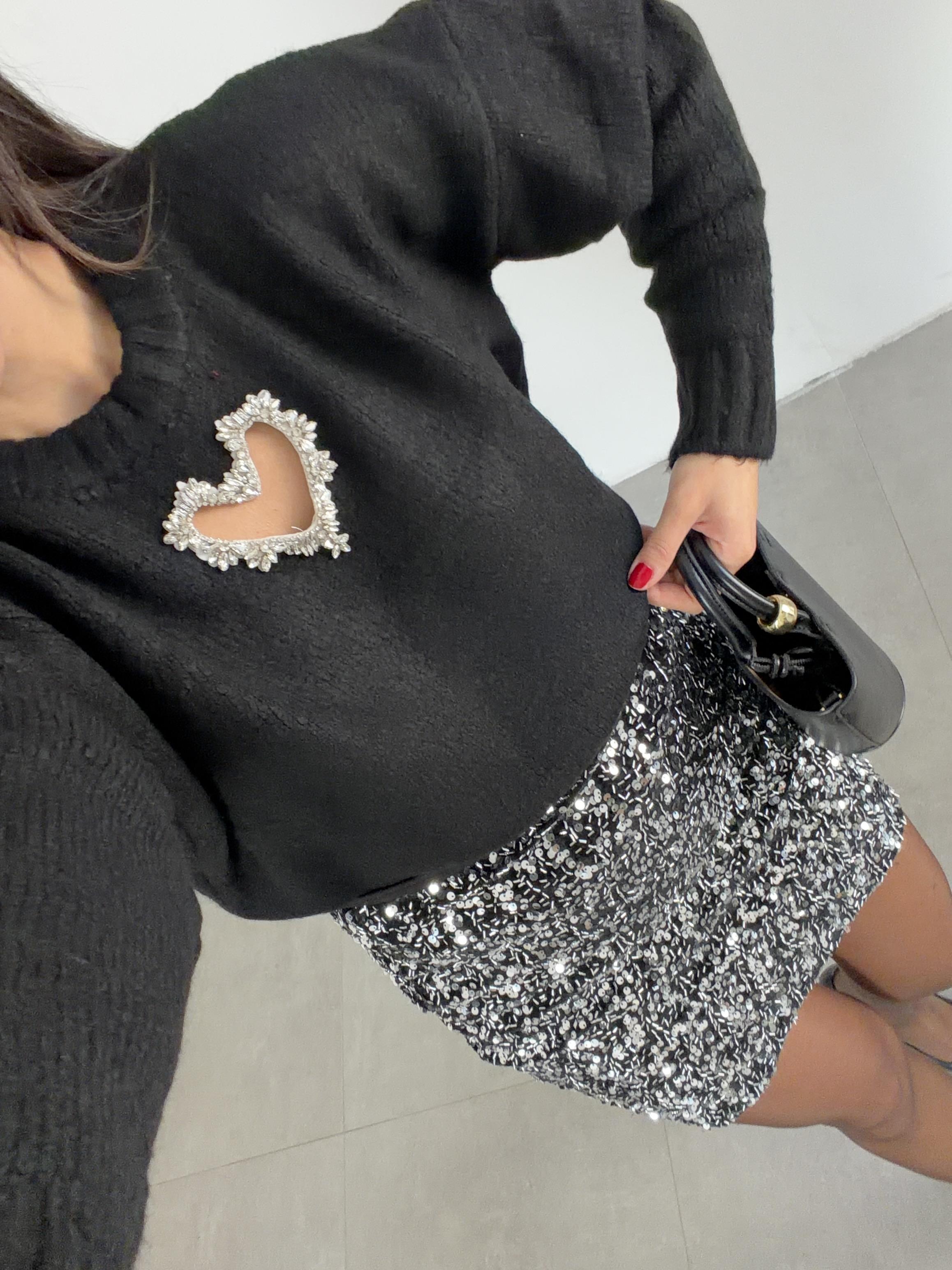 Siyah Kalp Detaylı Triko Kazak