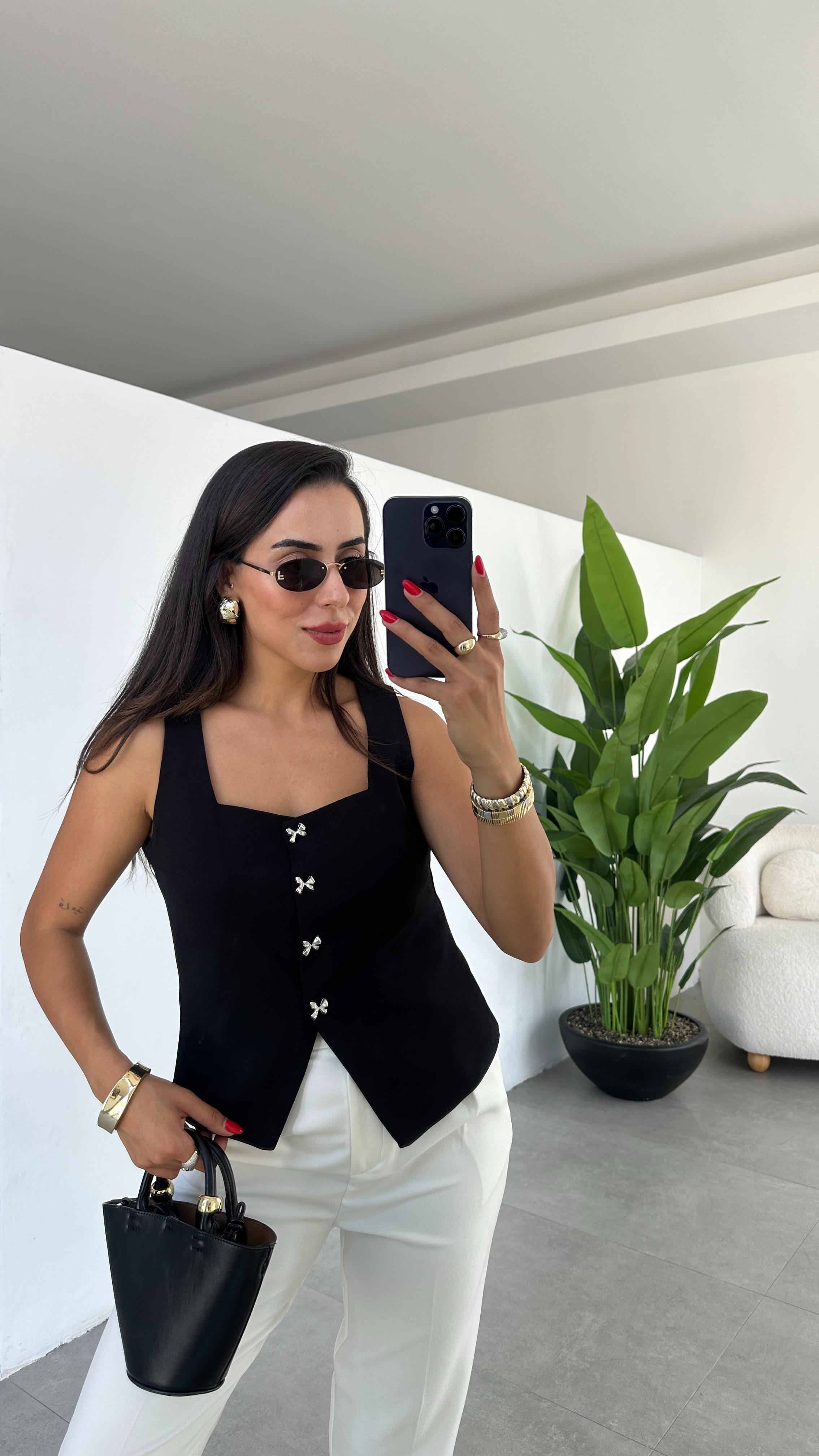 Siyah Kare Yaka Astarlı Yelek