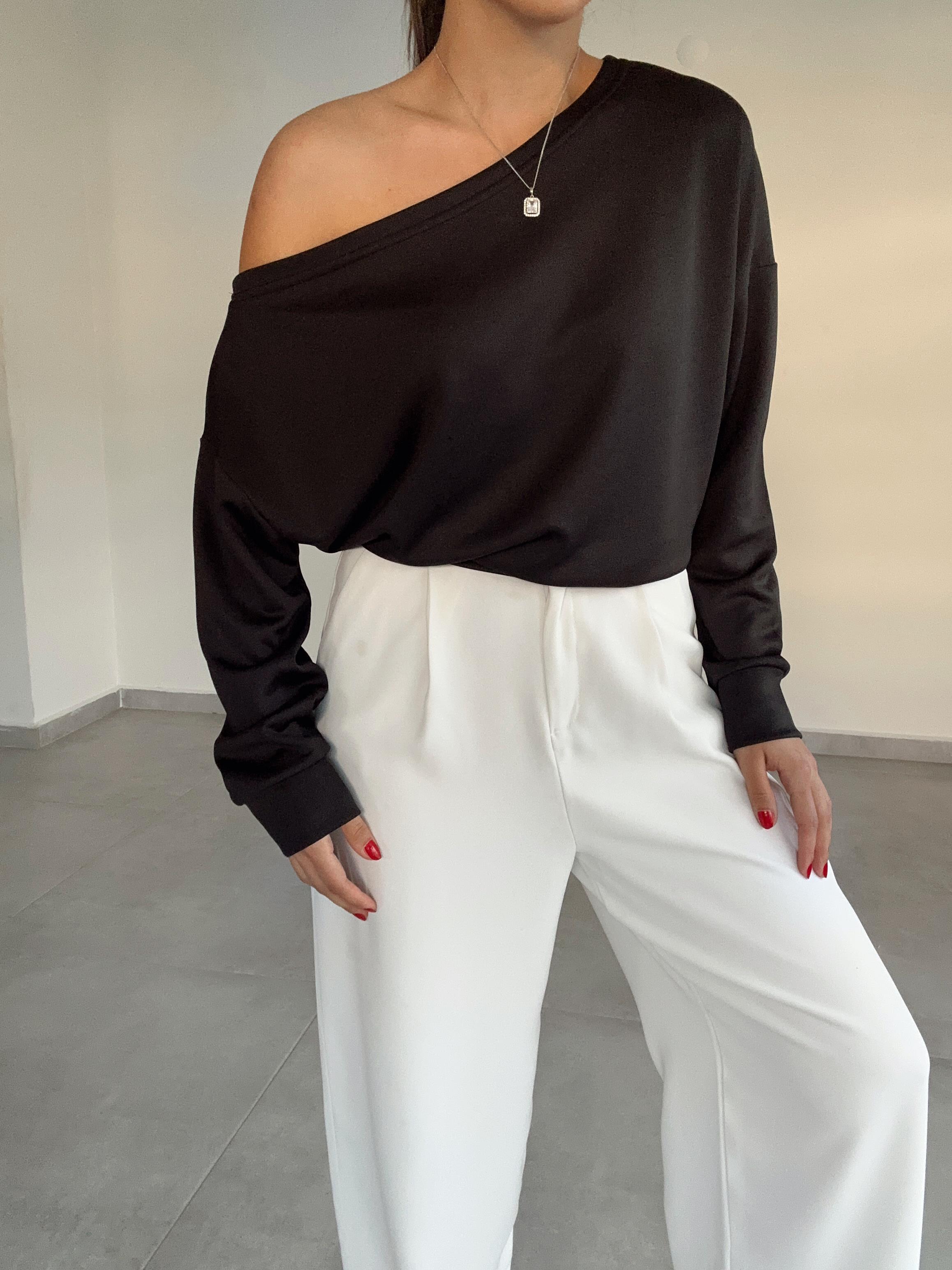 Siyah Kayık Yaka Modal Bluz