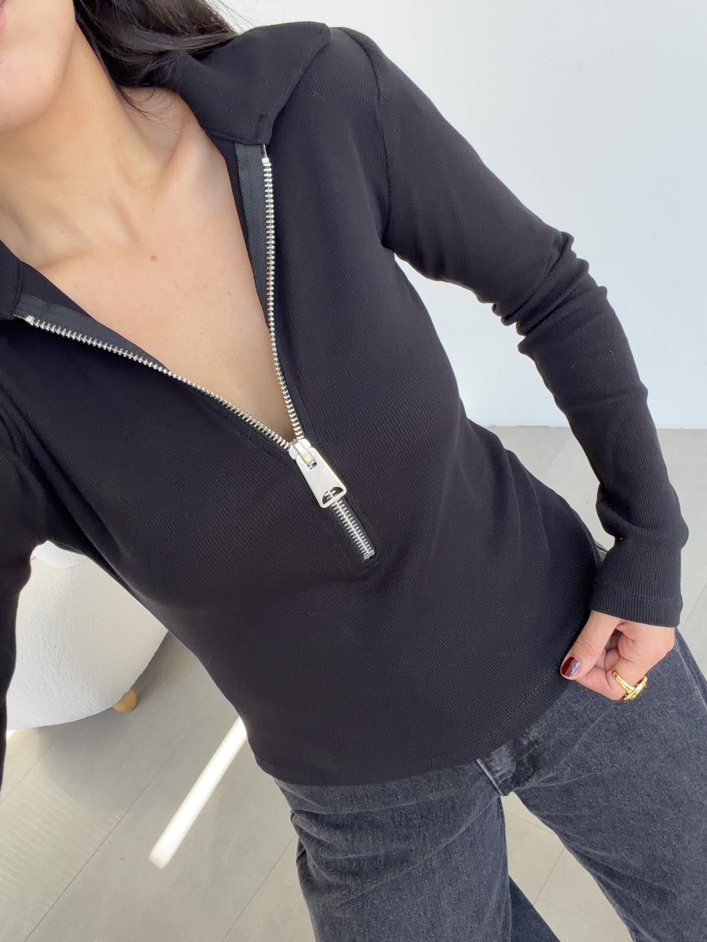 Siyah Önü Fermuarlı Yakalı Bluz