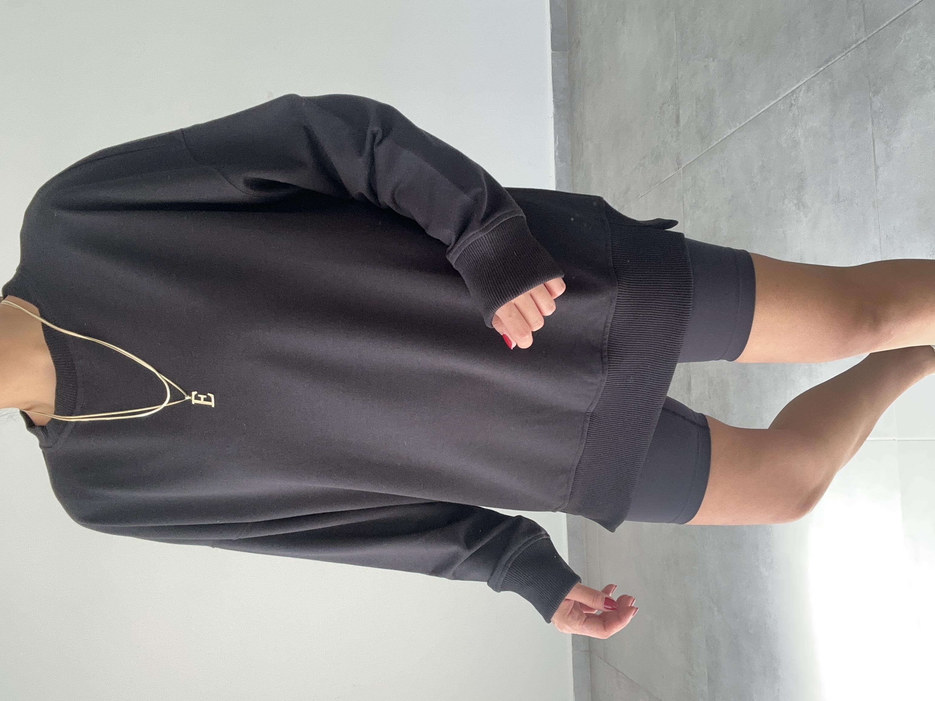 Siyah Rezerve Yanları Yırtmaç Detaylı Sweat