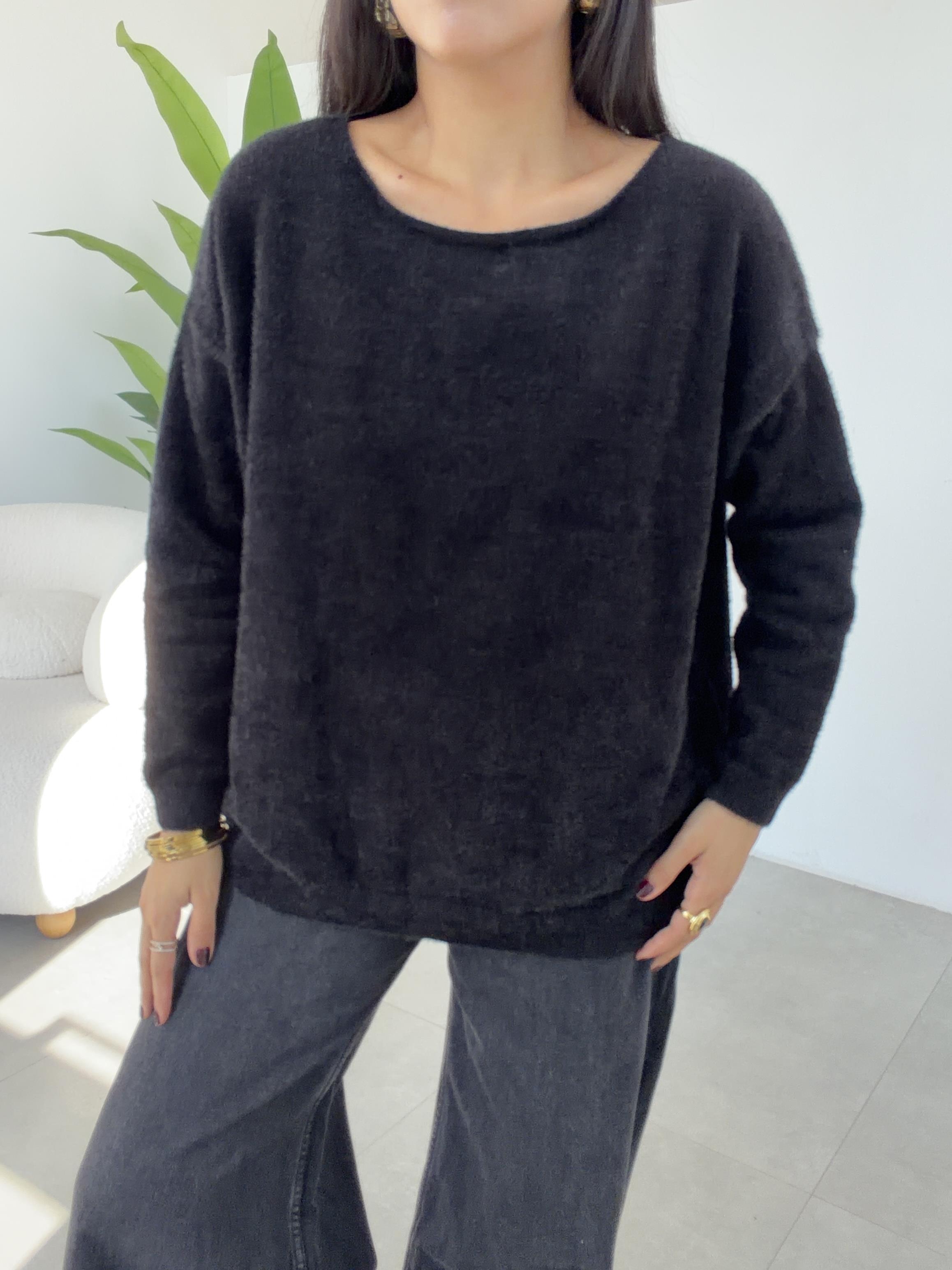 Siyah Sakallı Tek Omzu Açık Kazak