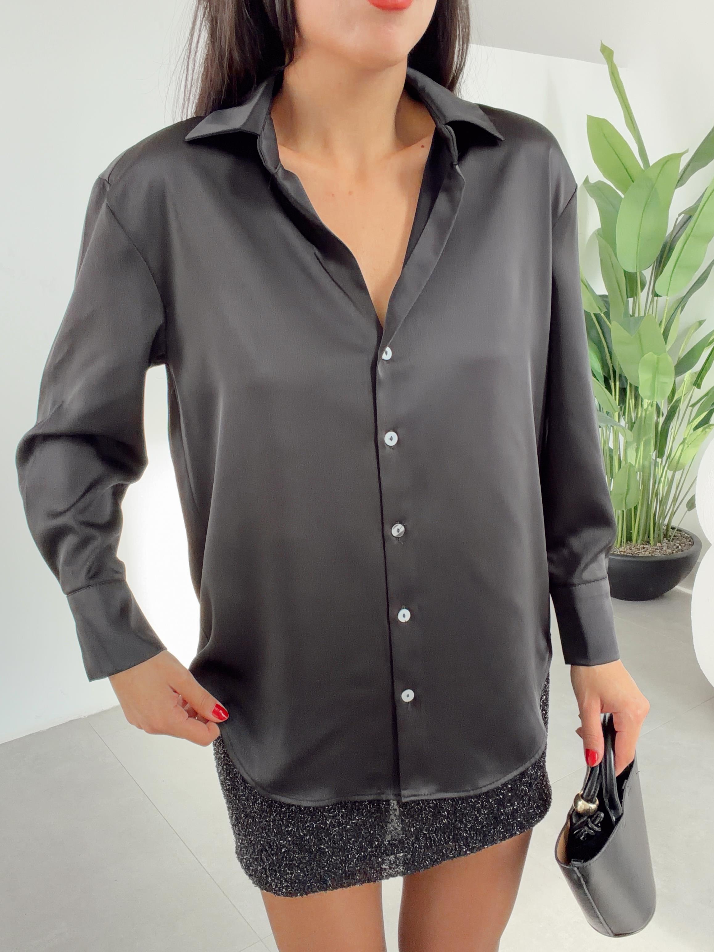 Siyah Saten Gömlek