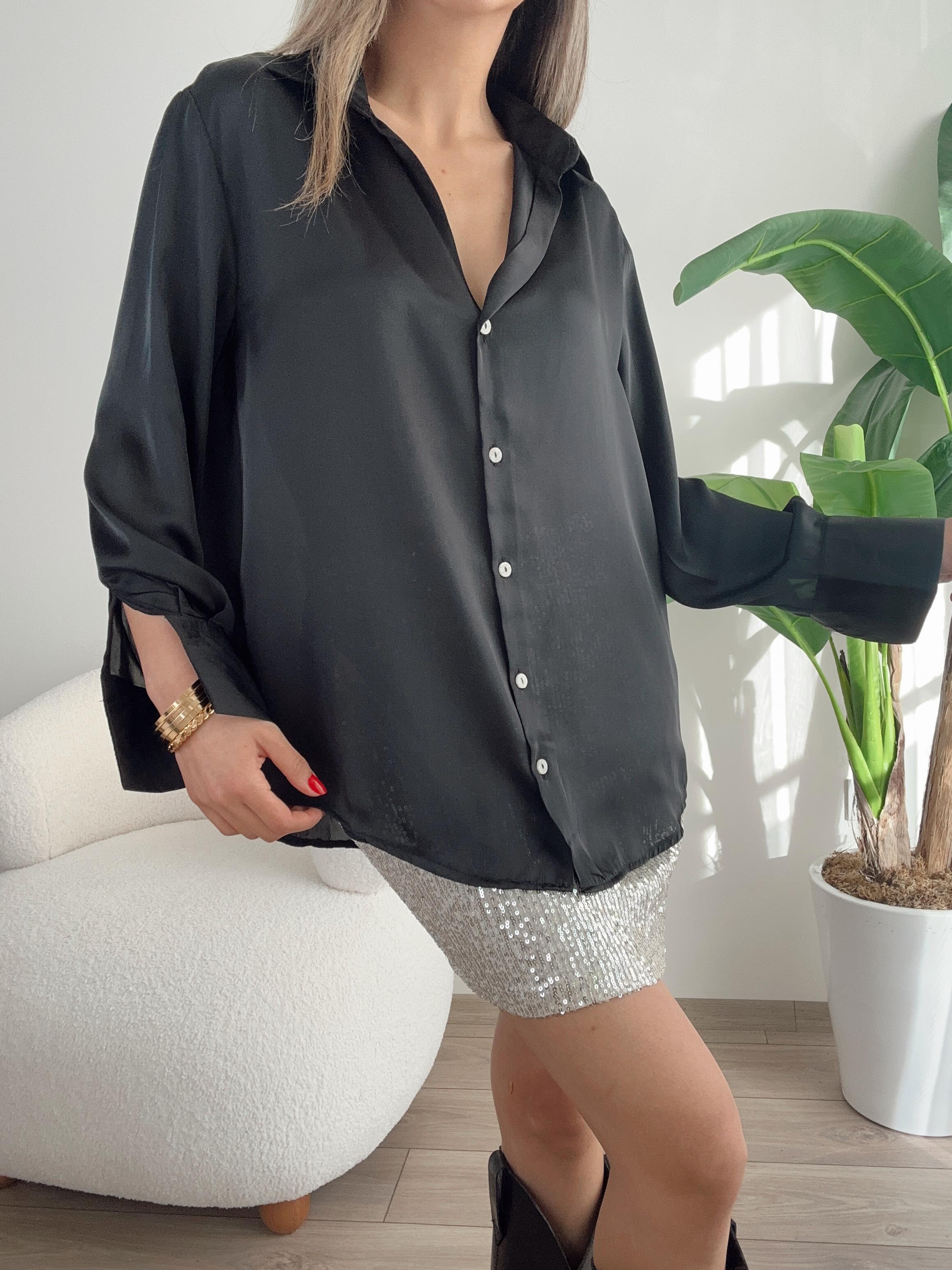 Siyah Saten Gömlek