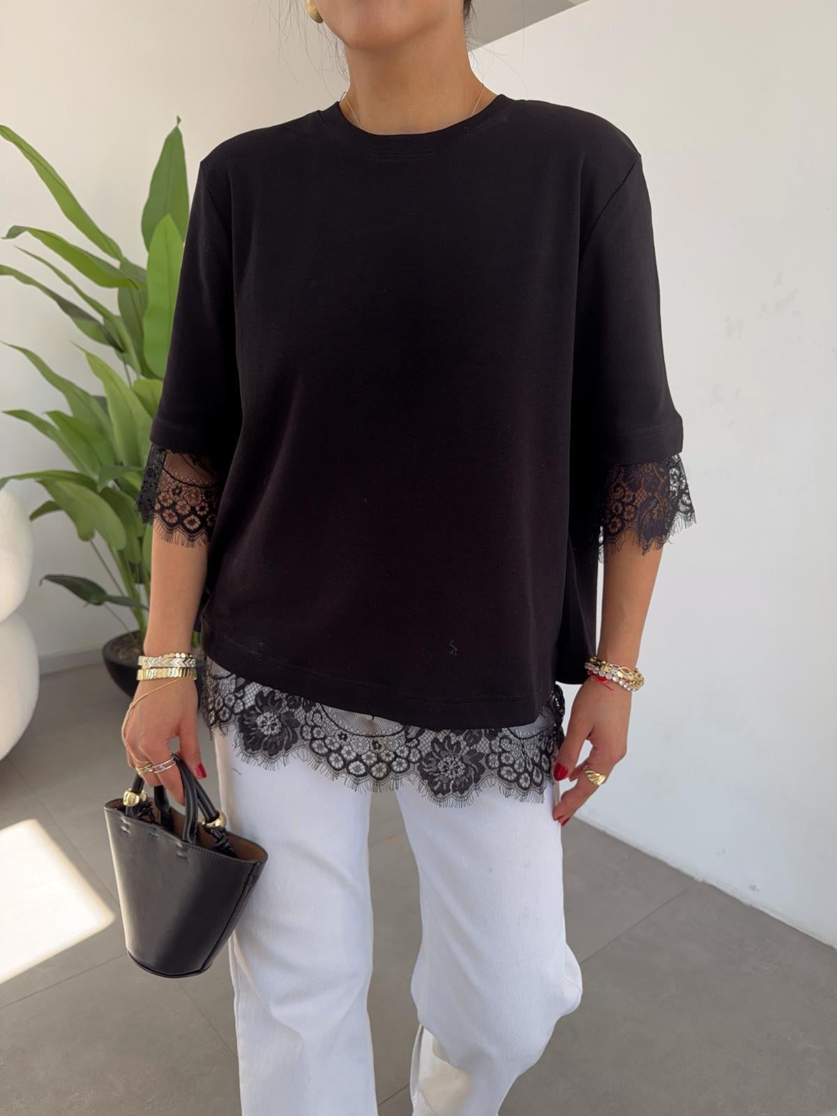 Siyah Sırt Dantelli T-Shirt