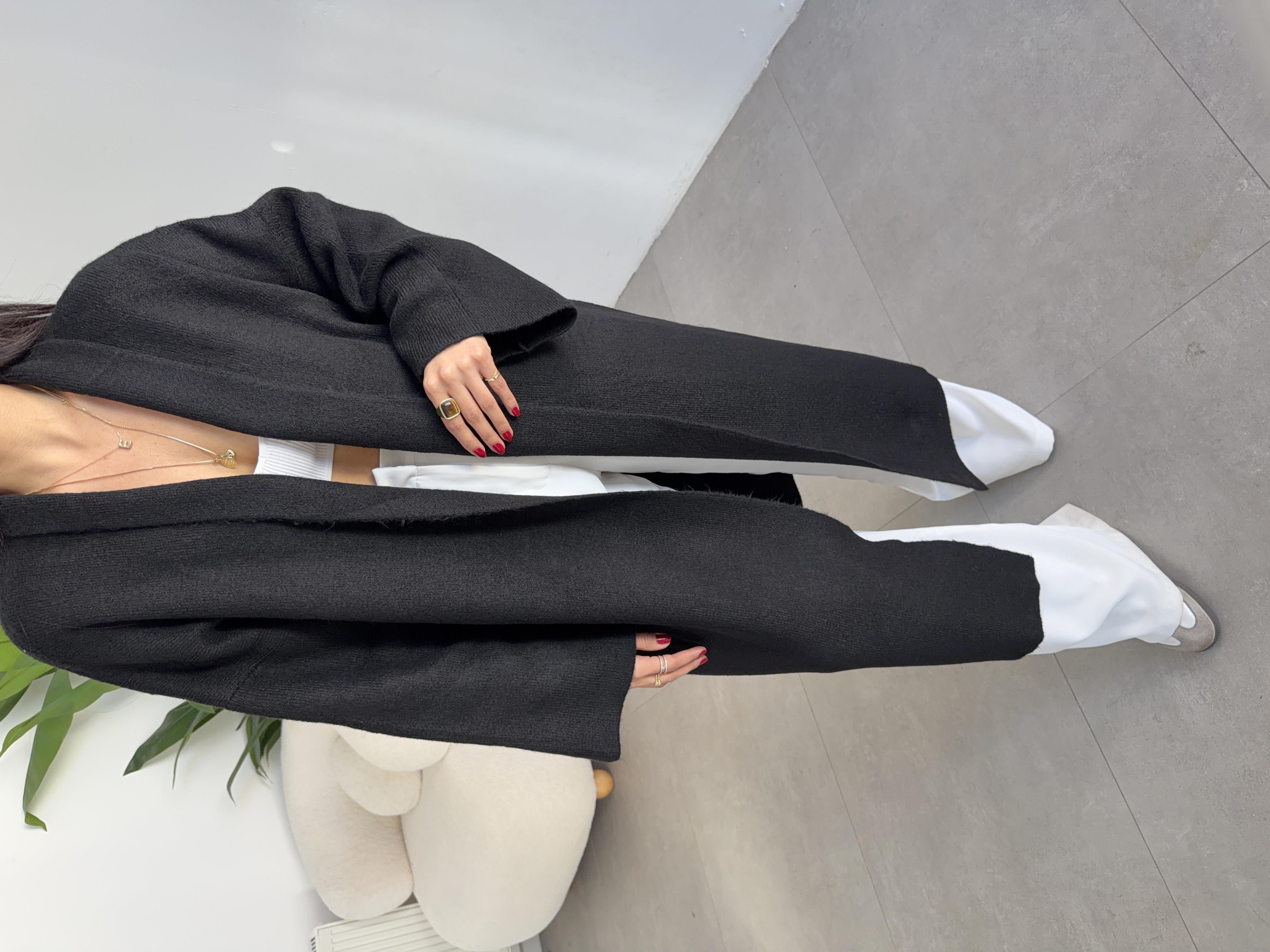 Siyah Uzun Salaş Maxi Triko Hırka