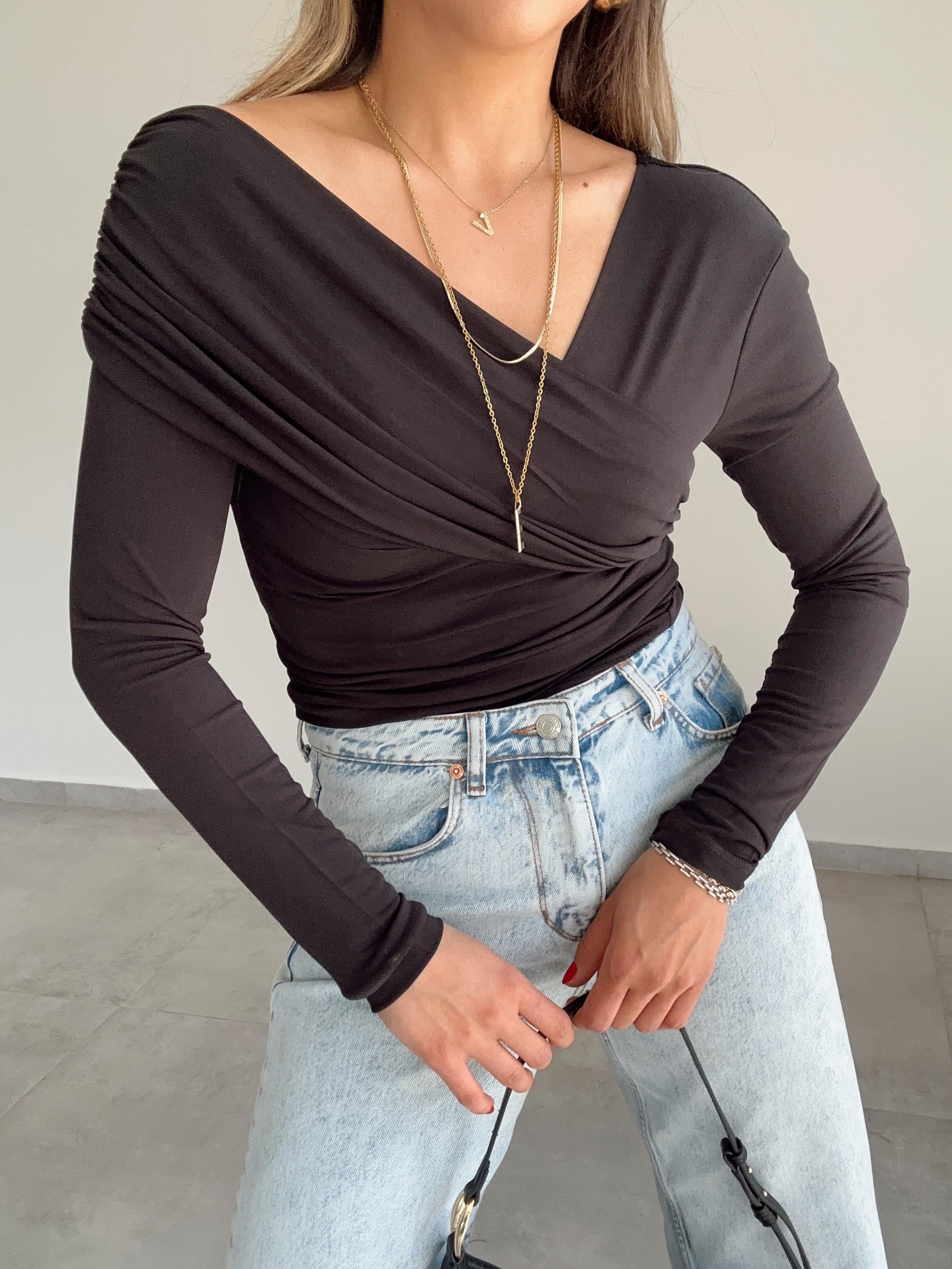 Siyah V Yaka Drapeli Bluz