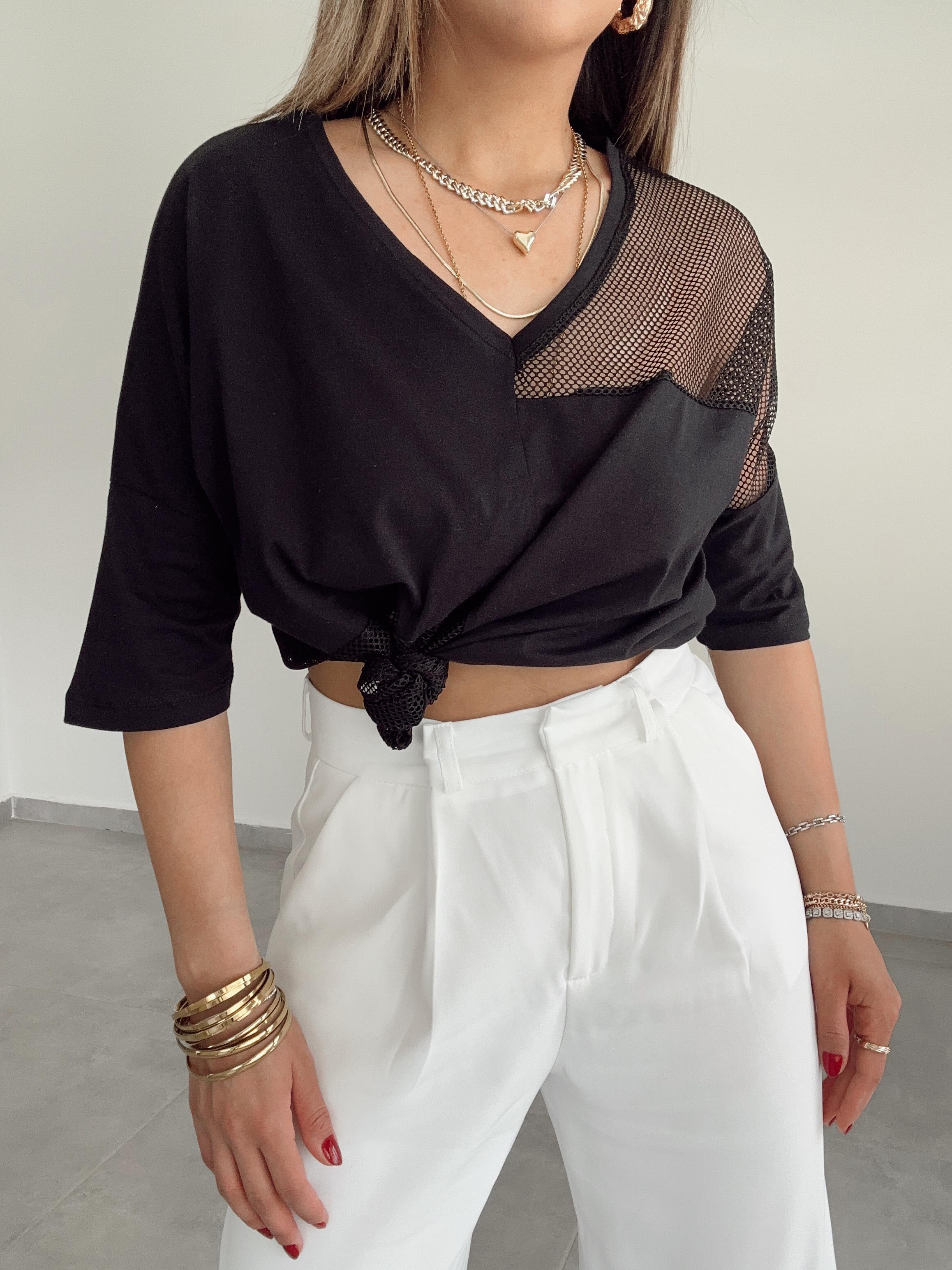 Siyah V Yaka File Detaylı Tişört