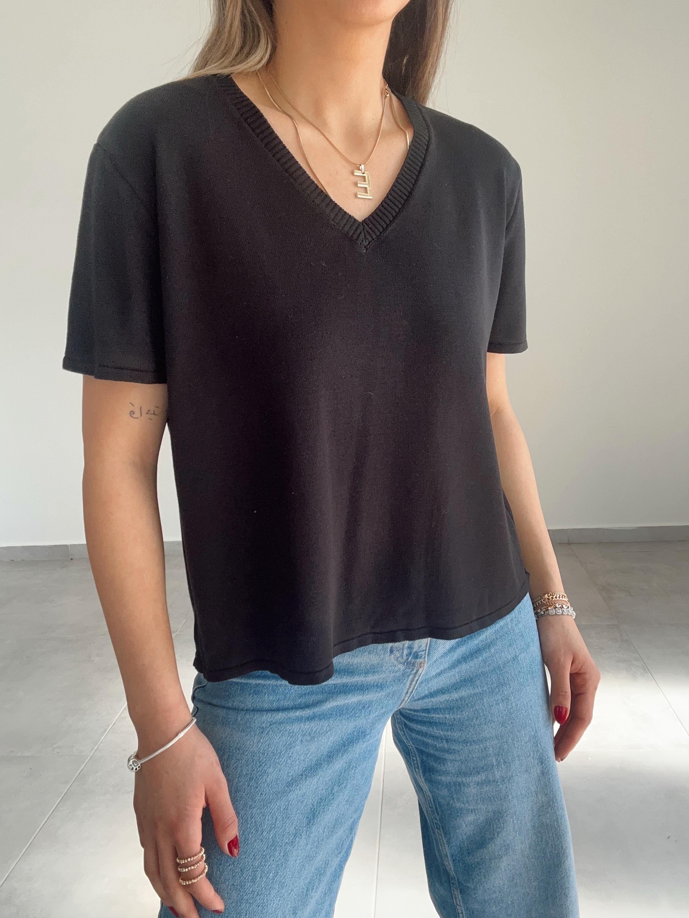 Siyah V Yaka Kısa Kol Triko