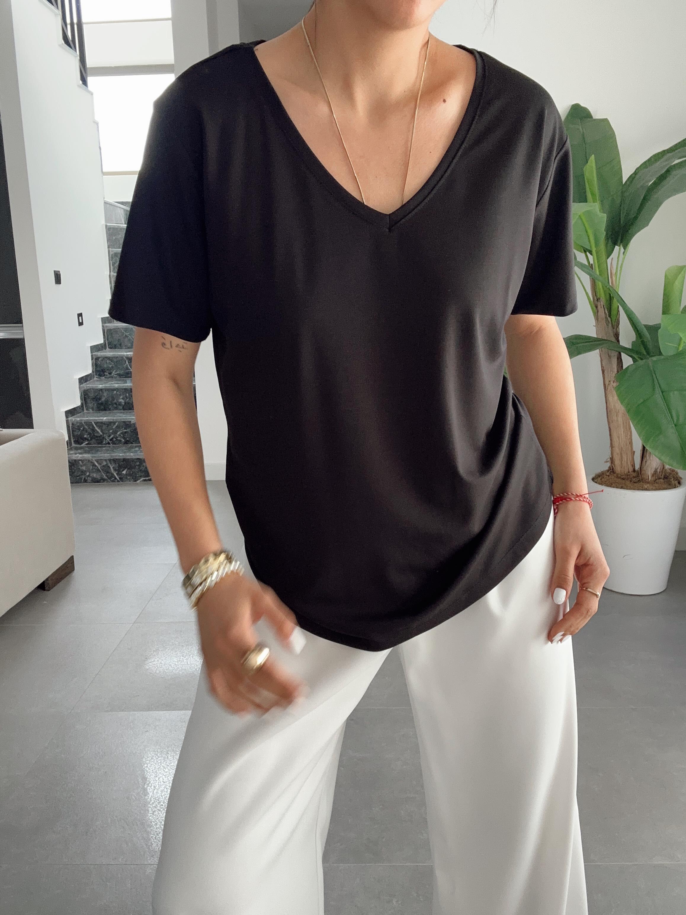 Siyah V Yaka Modal Tişört