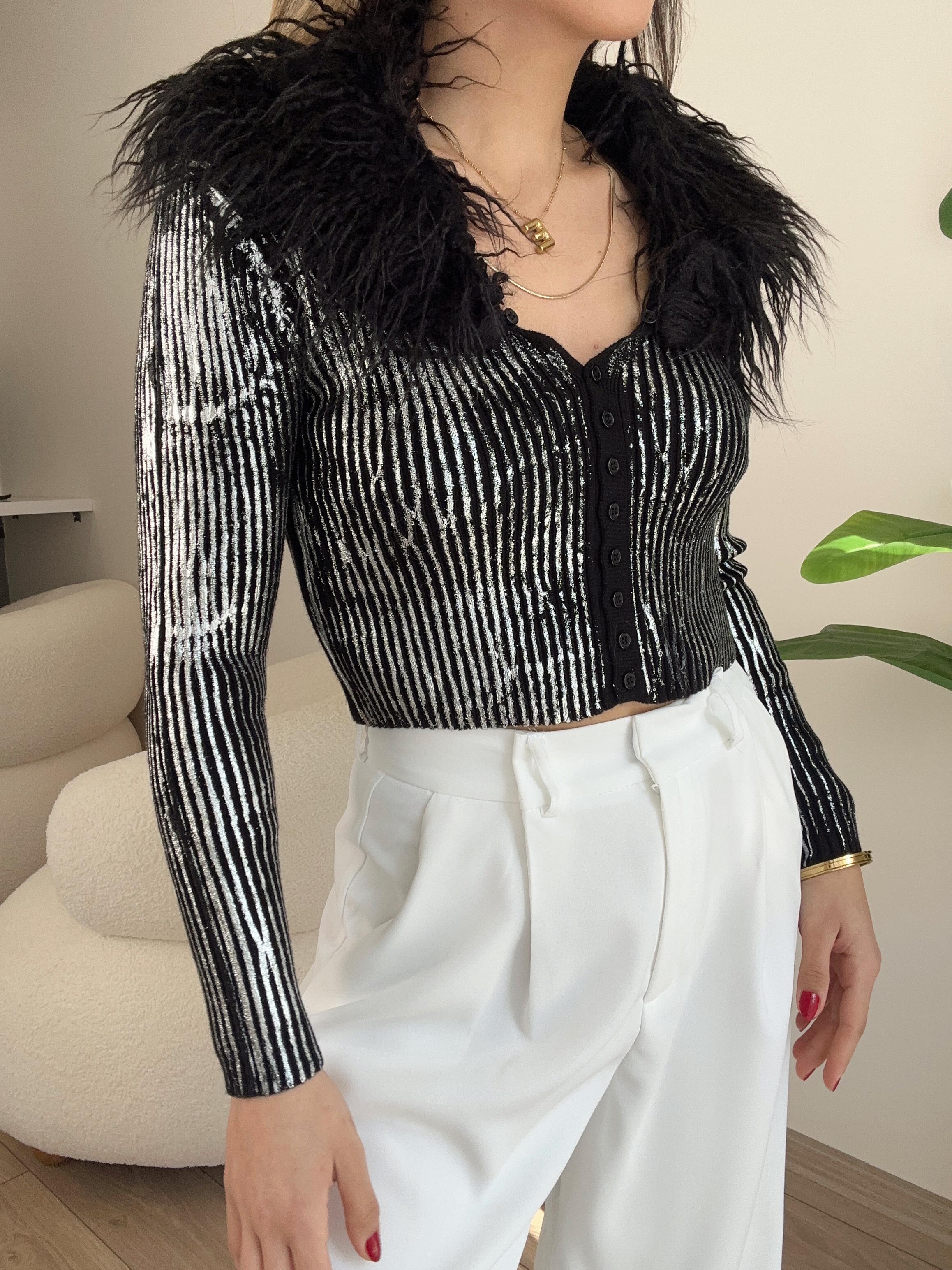 Siyah Varak Baskı Düğmeli Bluz