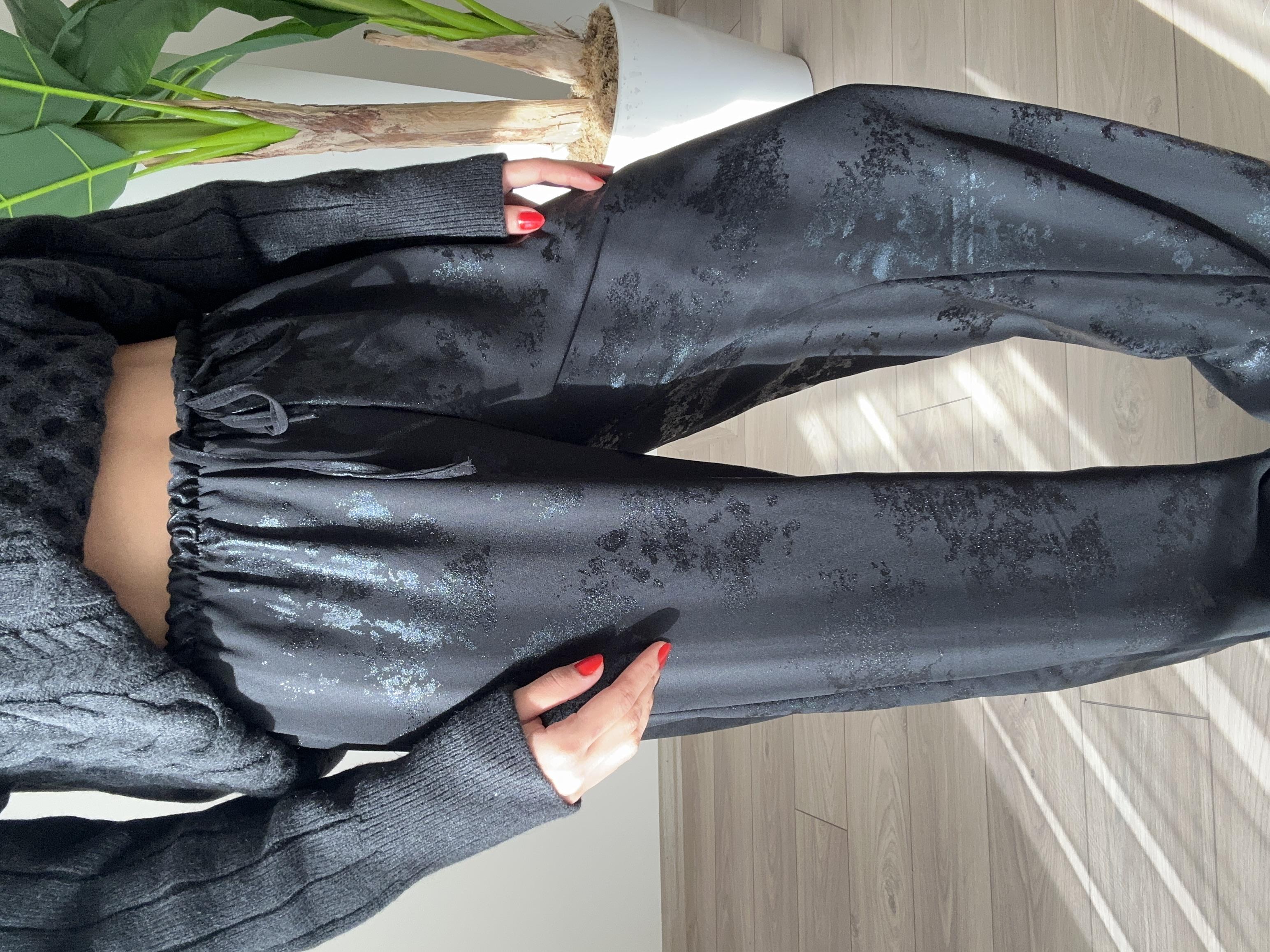 Siyah Varak Baskılı Bel Bağlamalı Pantolon