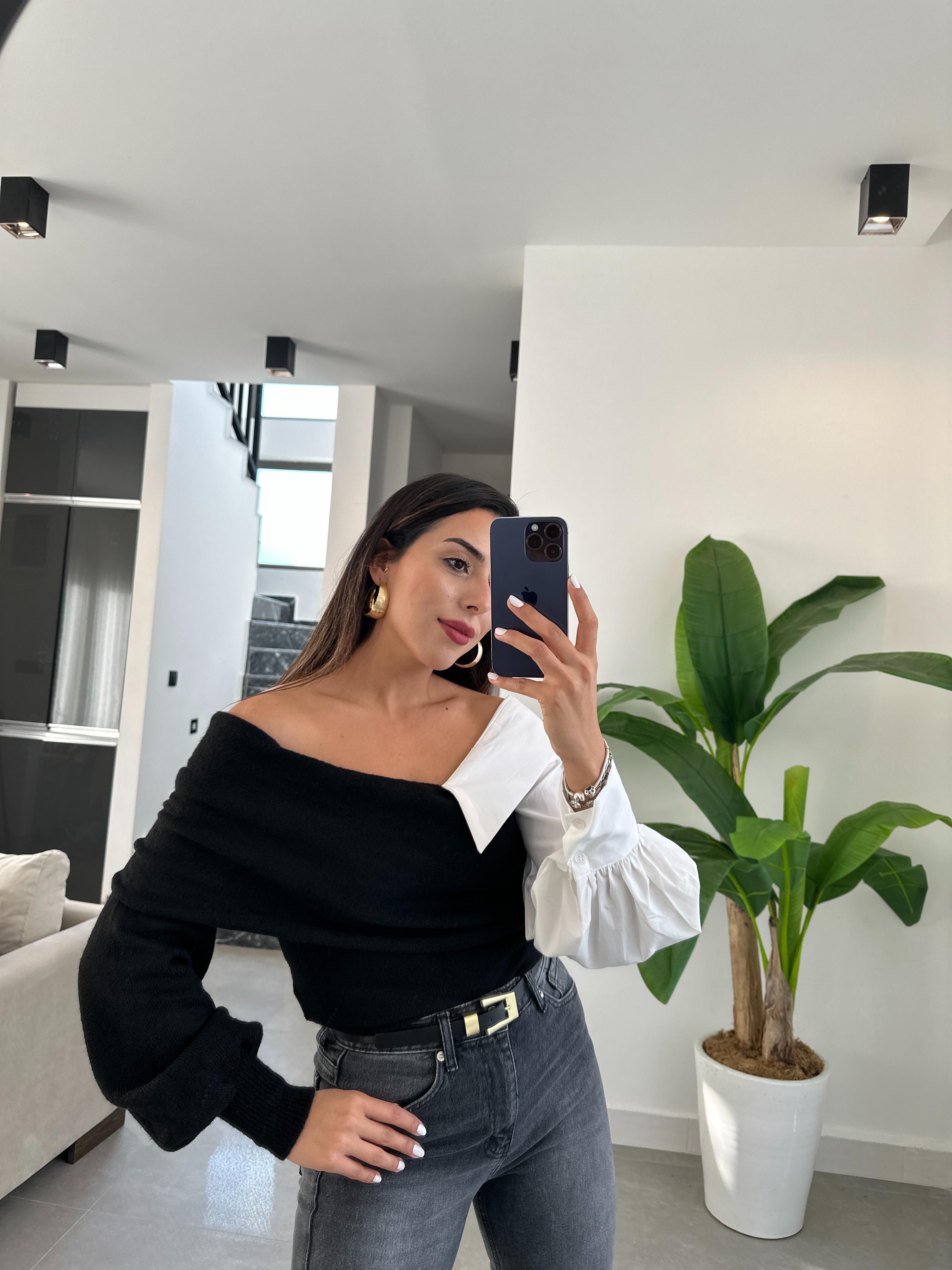 Siyah Yaka Detaylı Triko Kazak