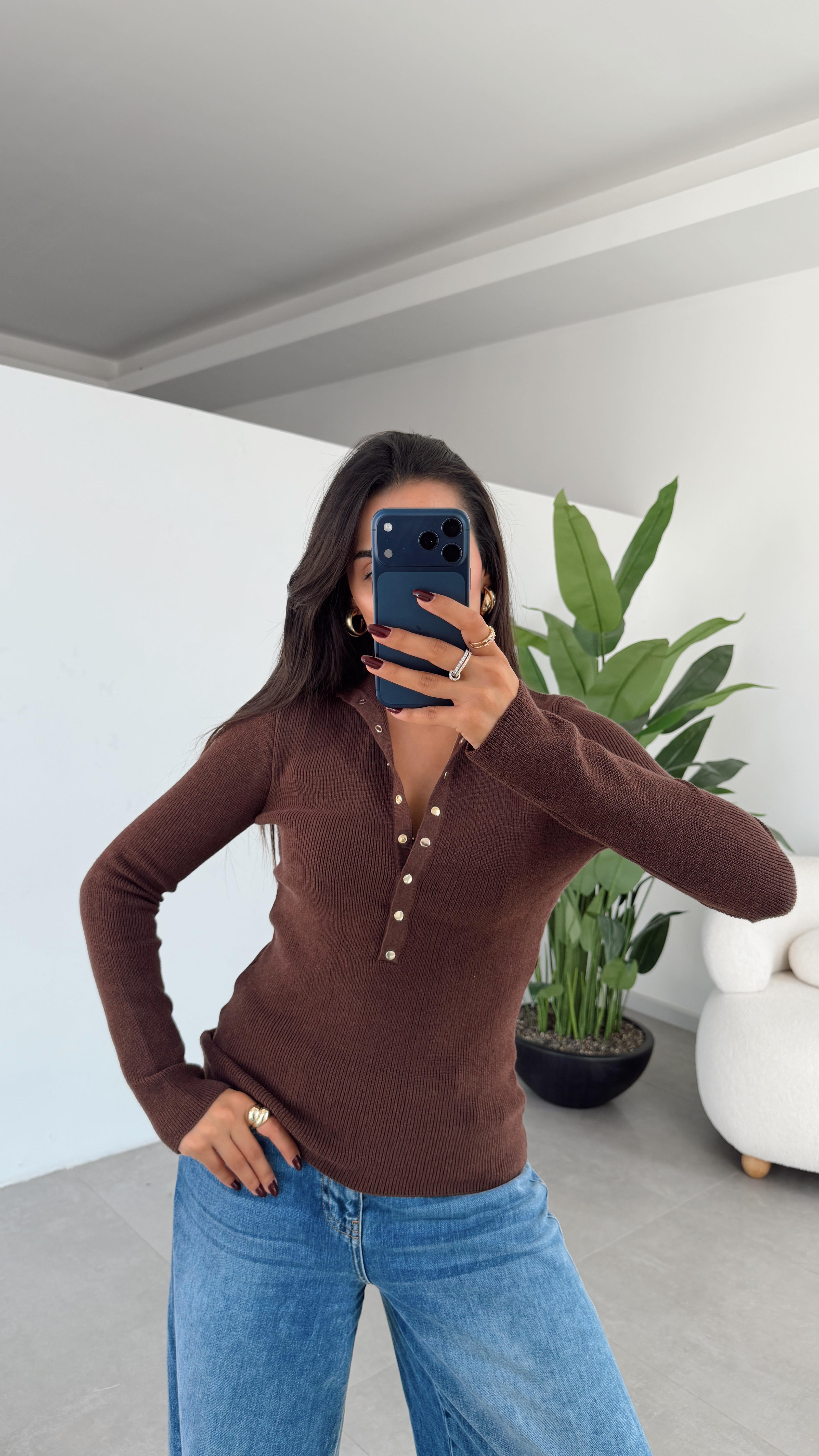 Süt Kahve Çıtçıtlı Boğazlı Kazak