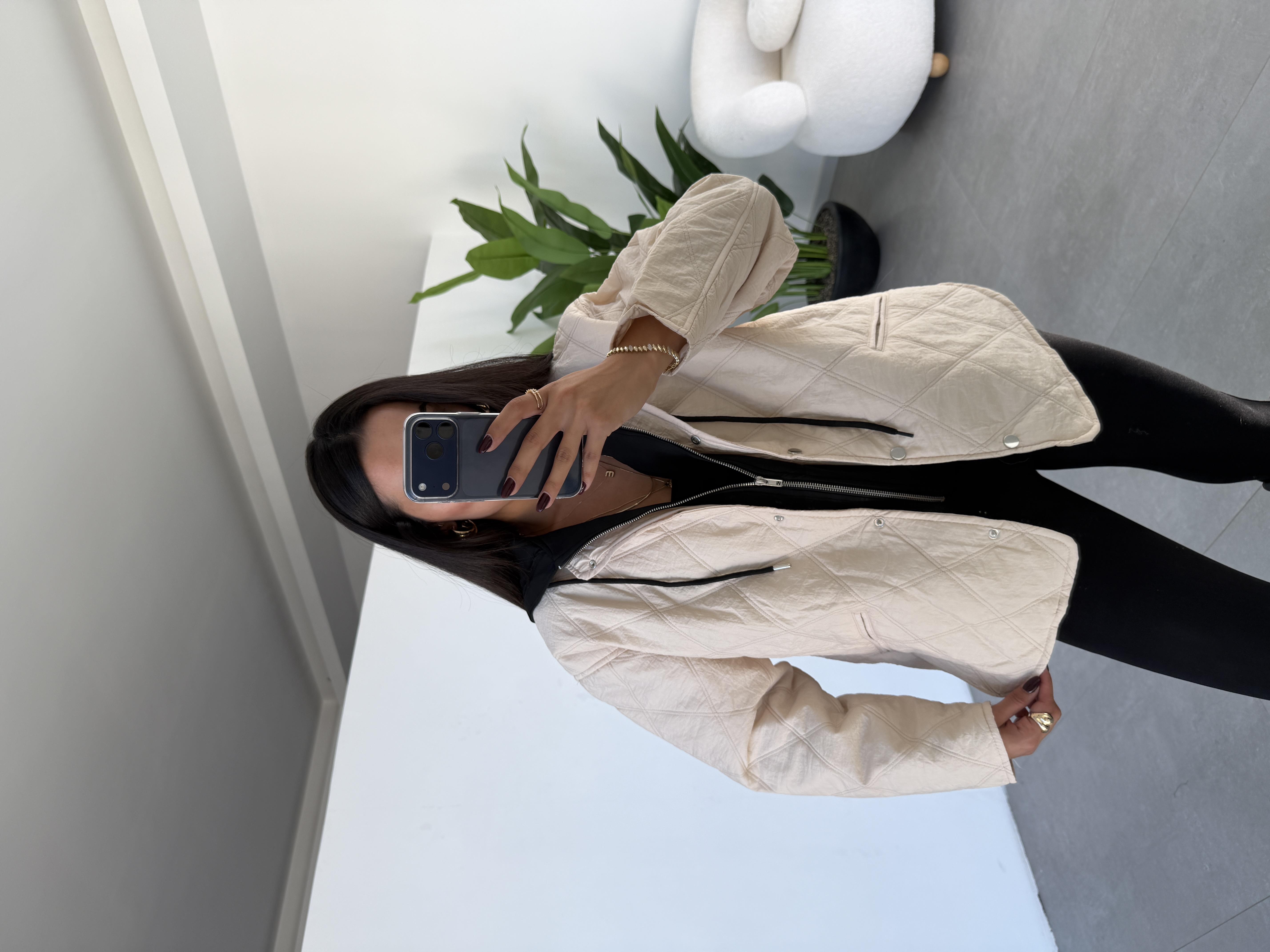 Taş Kapüşon Gami Detaylı Kapitone Mont