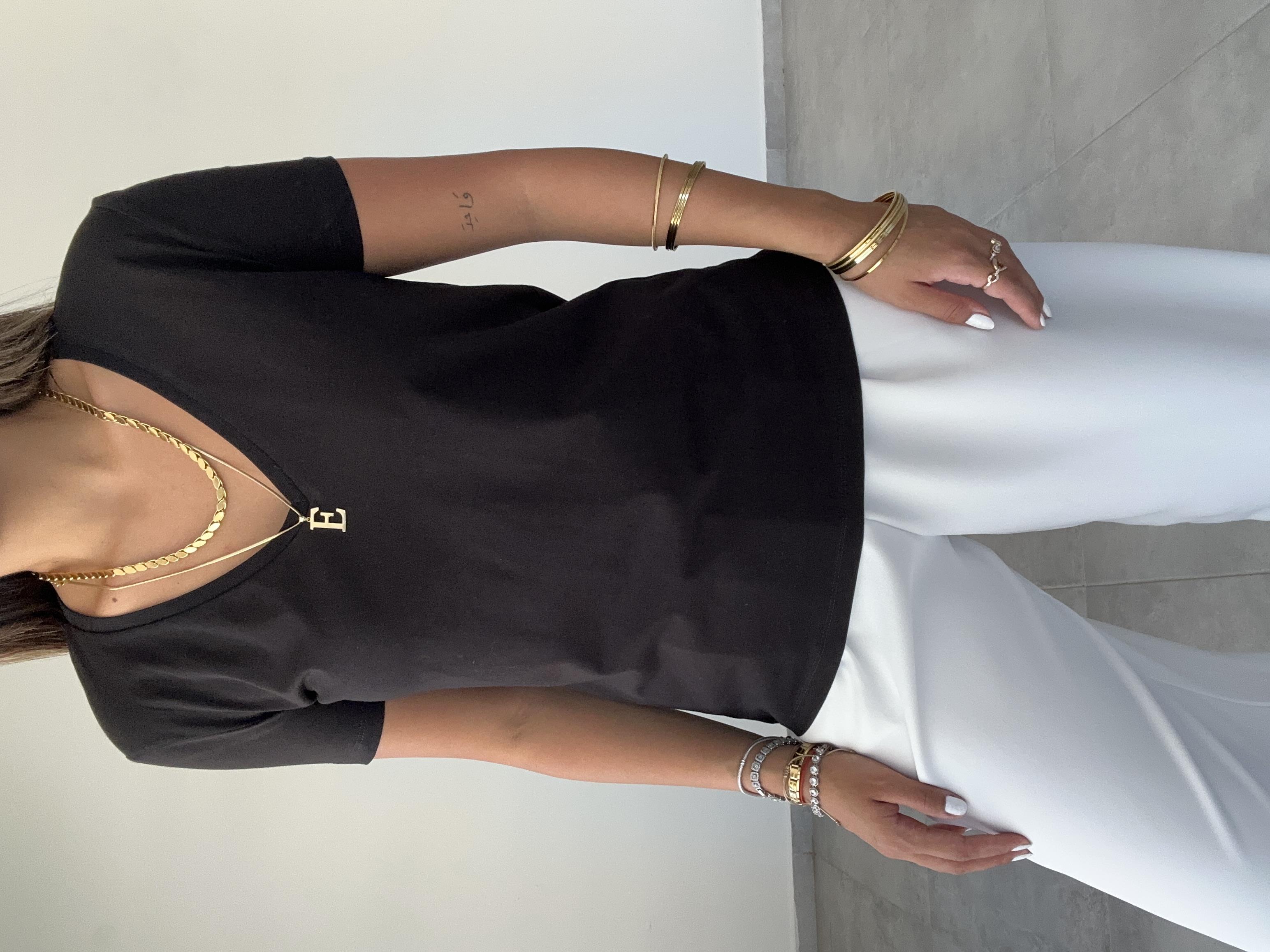 V Yaka Basic Siyah Tişört