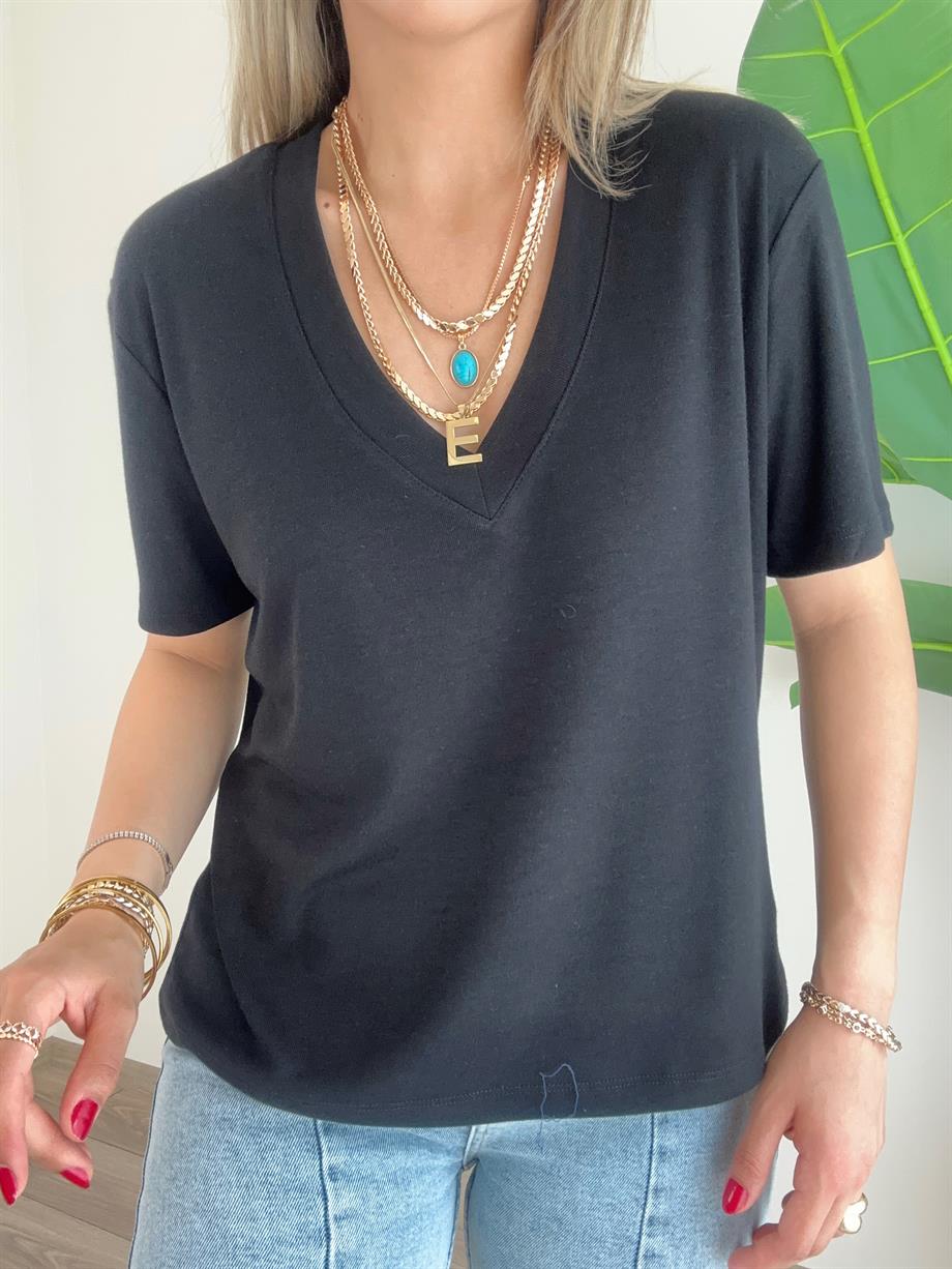 V Yaka Siyah Tişört