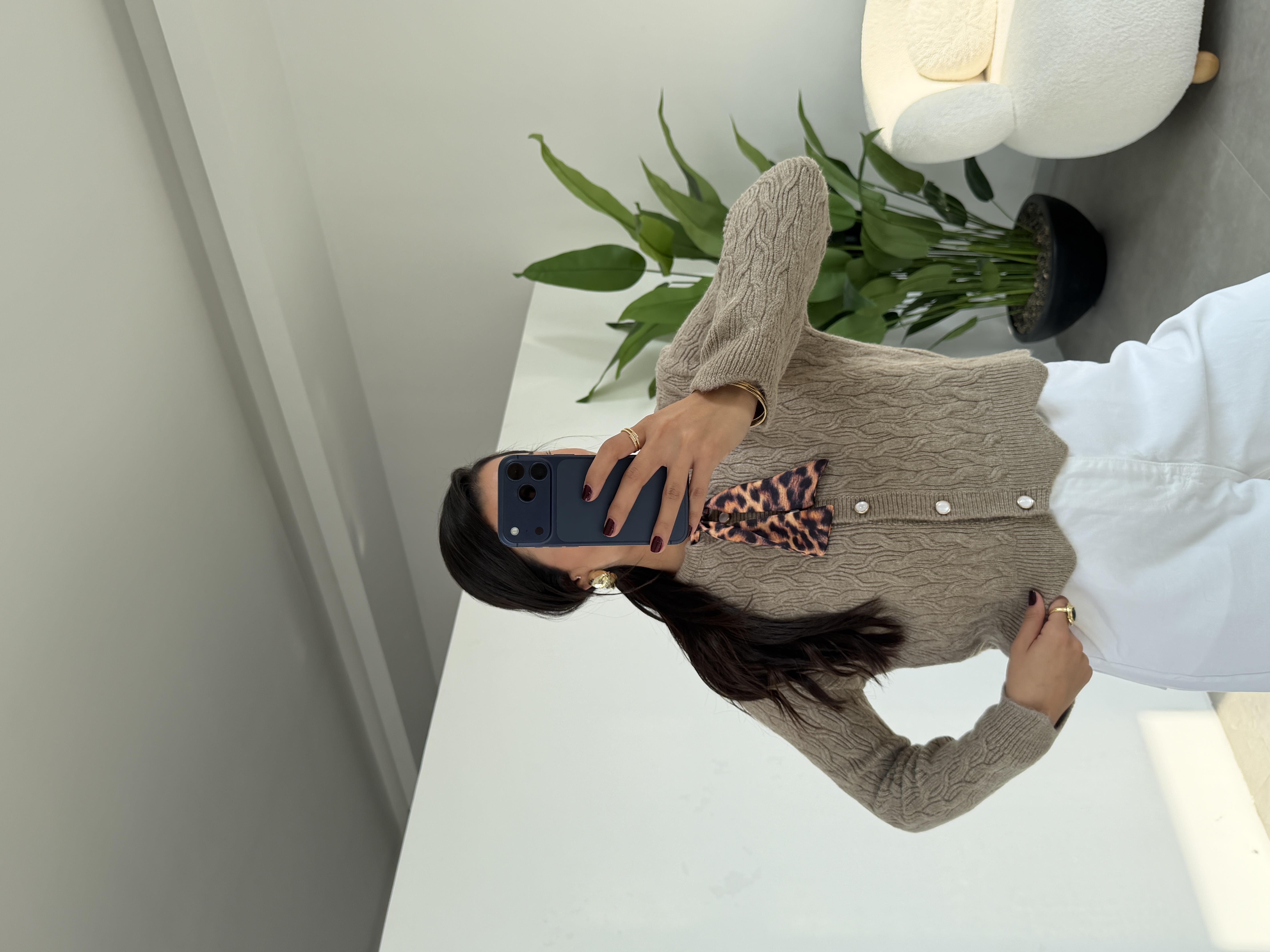 Vizon Fularlı Düz Hırka