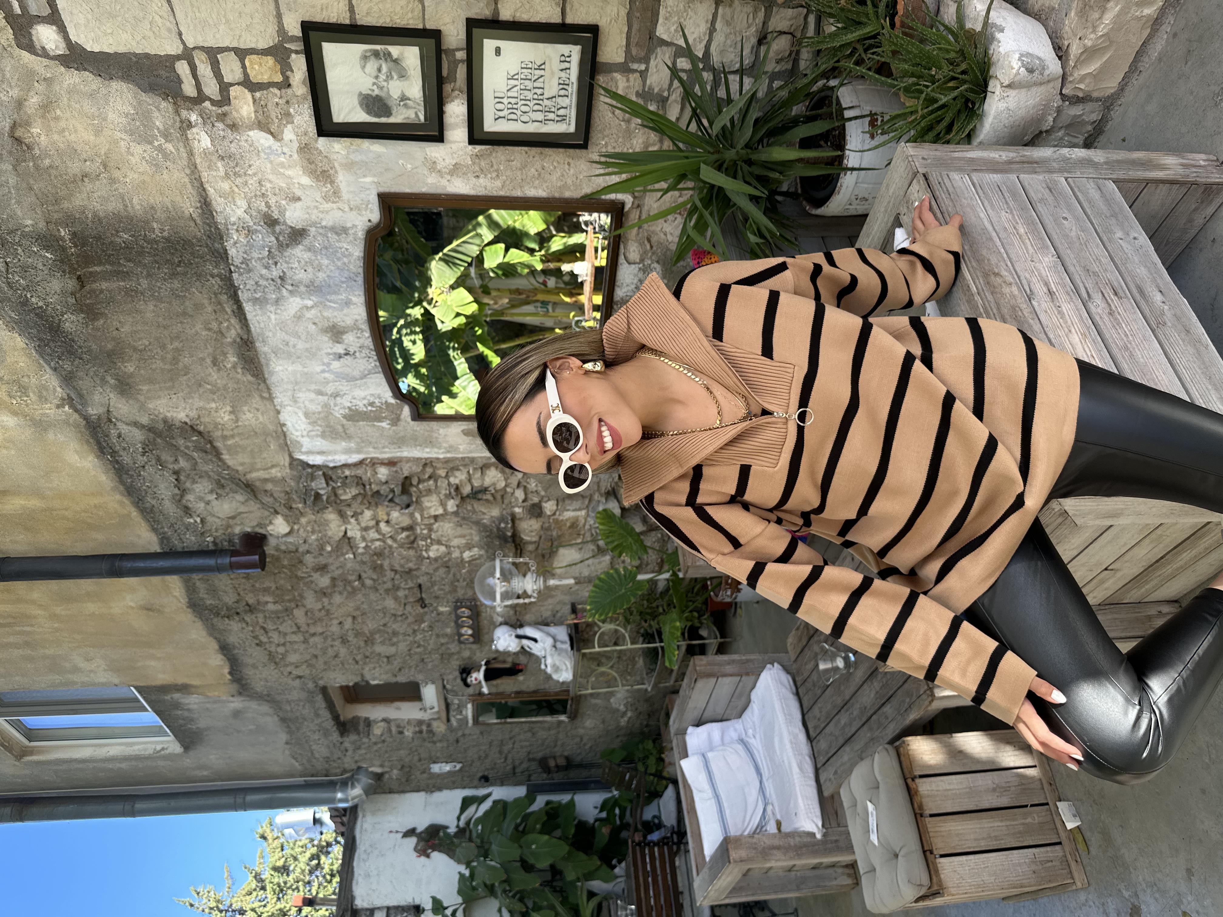 Vizon-Siyah Dik Yaka Fermuarlı Çizgili Triko Kazak