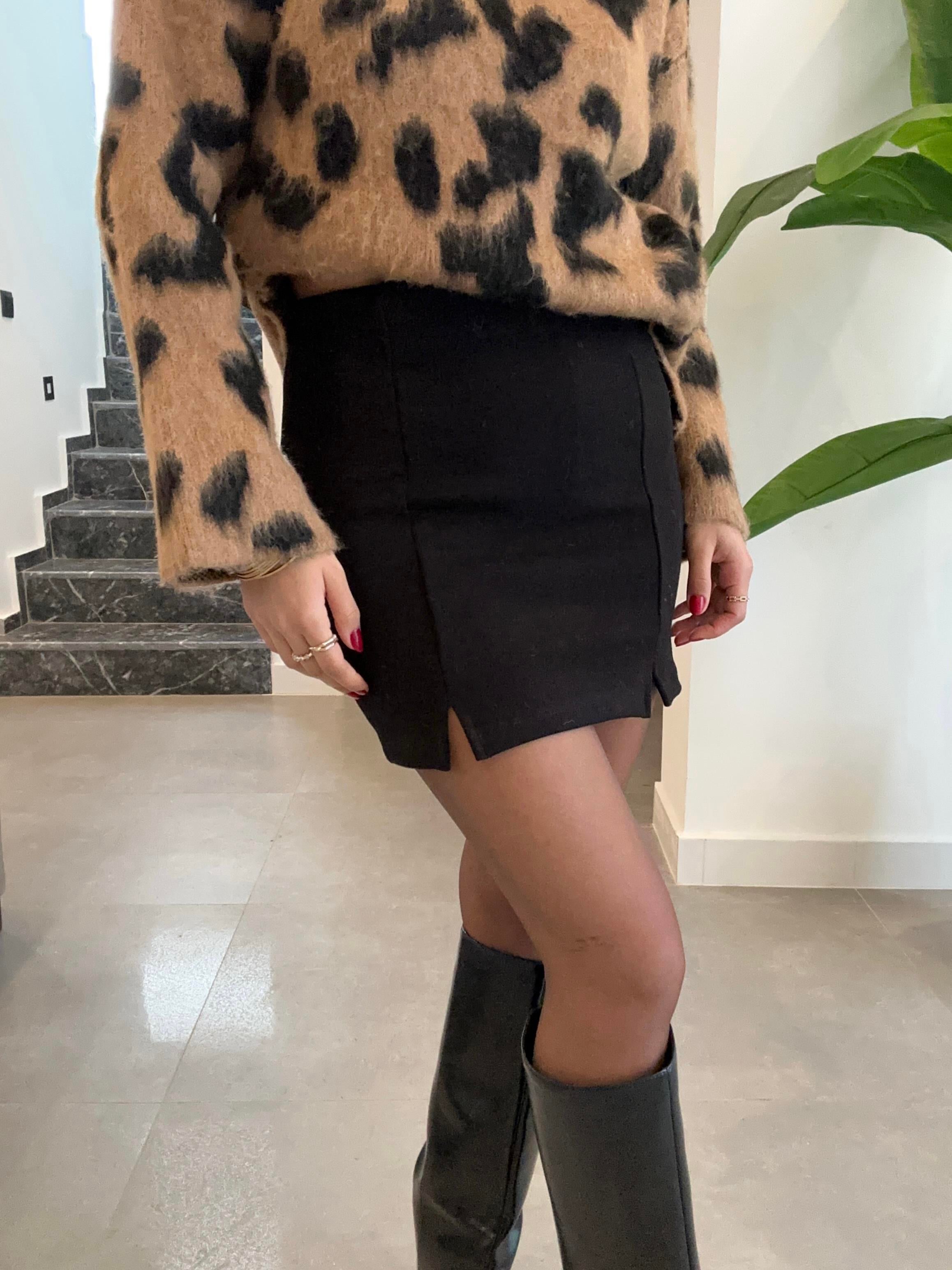 Zr Siyah Yırtmaçlı Kısa Etek