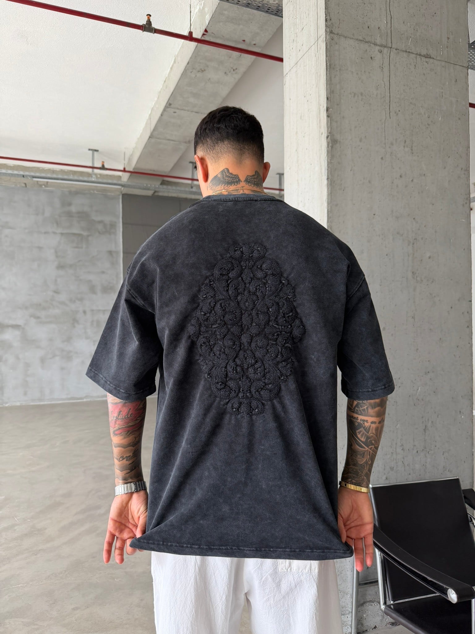 Acid Flowers Nakışlı Yıkamalı T-Shirt - Siyah