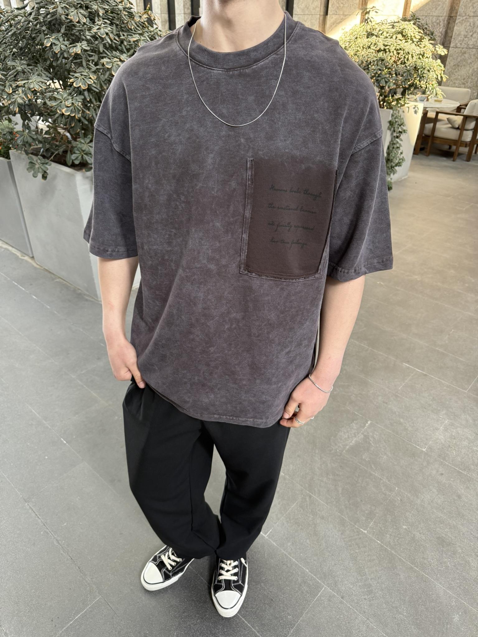 Cep Detaylı Yazılı Yıkamalı T-Shirt - Kahve