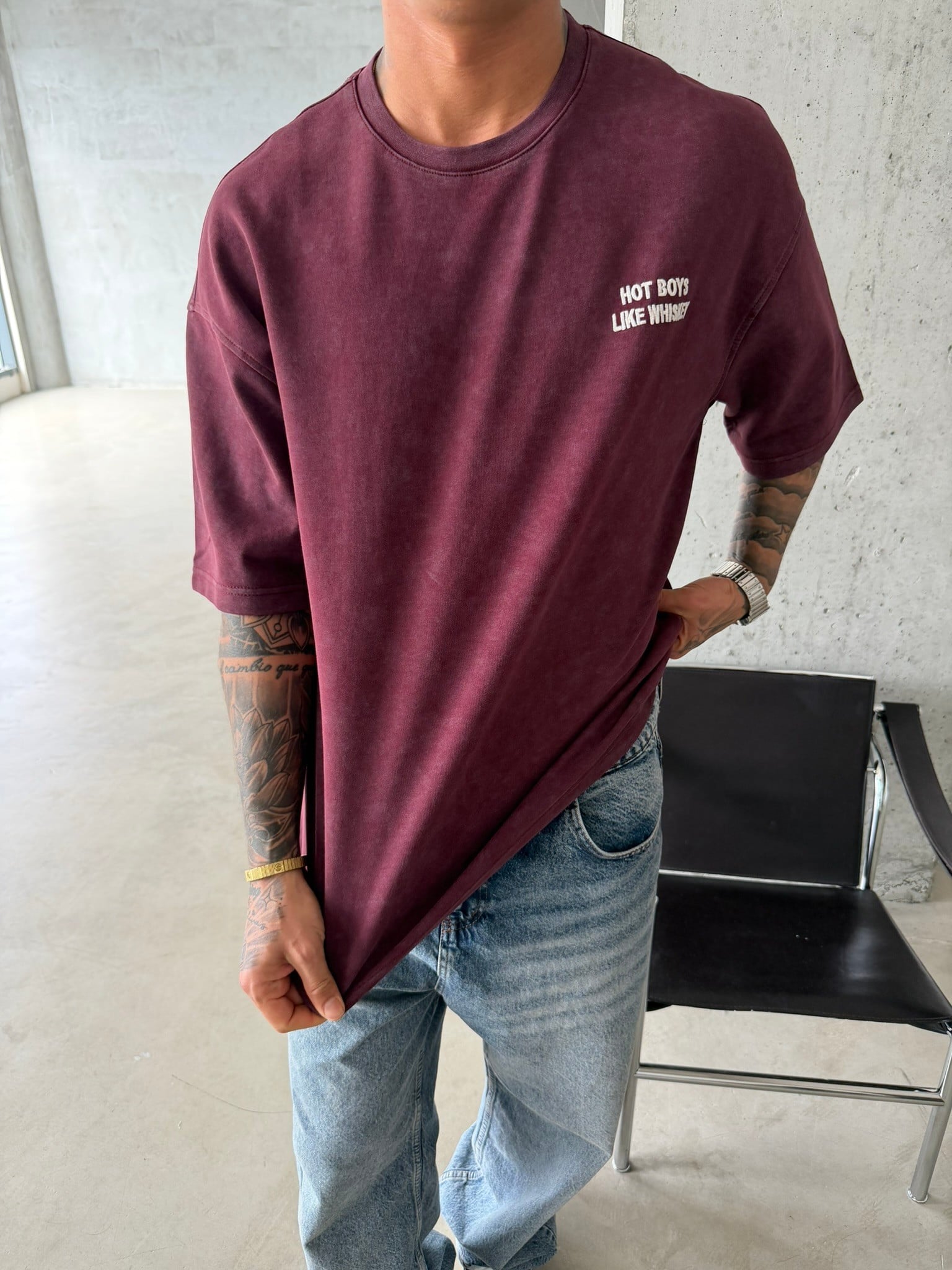 Hot Boys Like Whiskey Acid Yıkamalı T-Shirt - Bordo