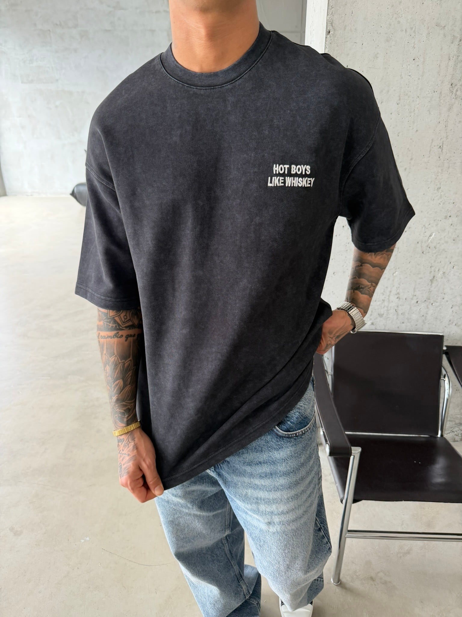 Hot Boys Like Whiskey Acid Yıkamalı T-Shirt - Siyah