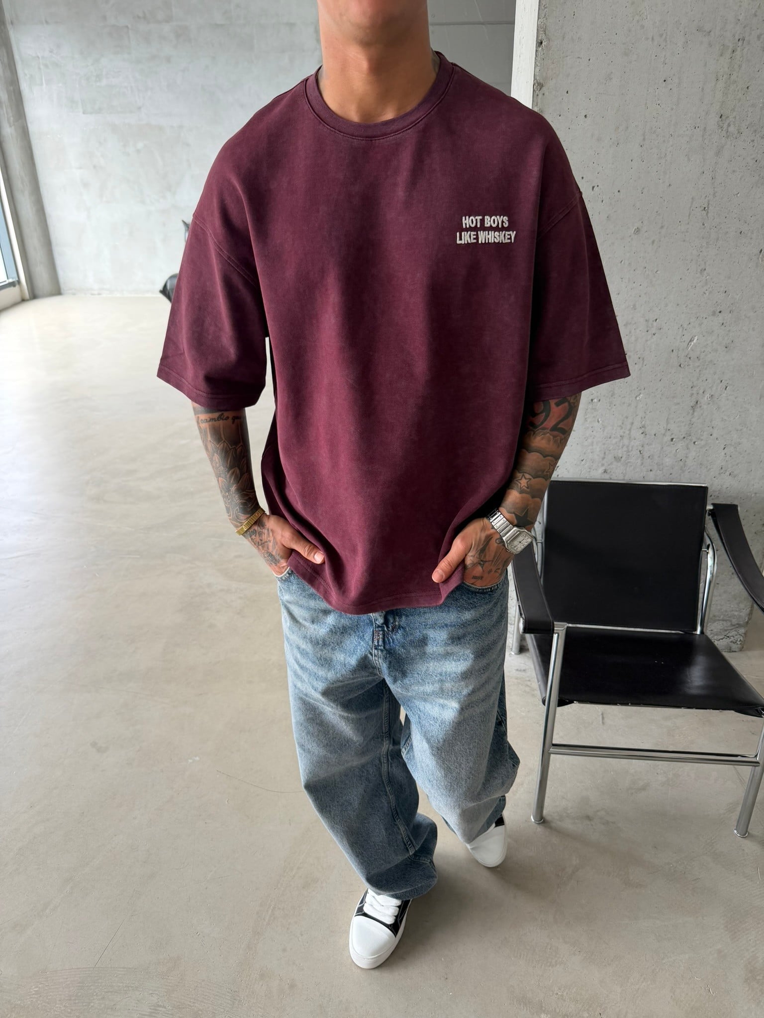 Hot Boys Like Whiskey Acid Yıkamalı T-Shirt - Bordo