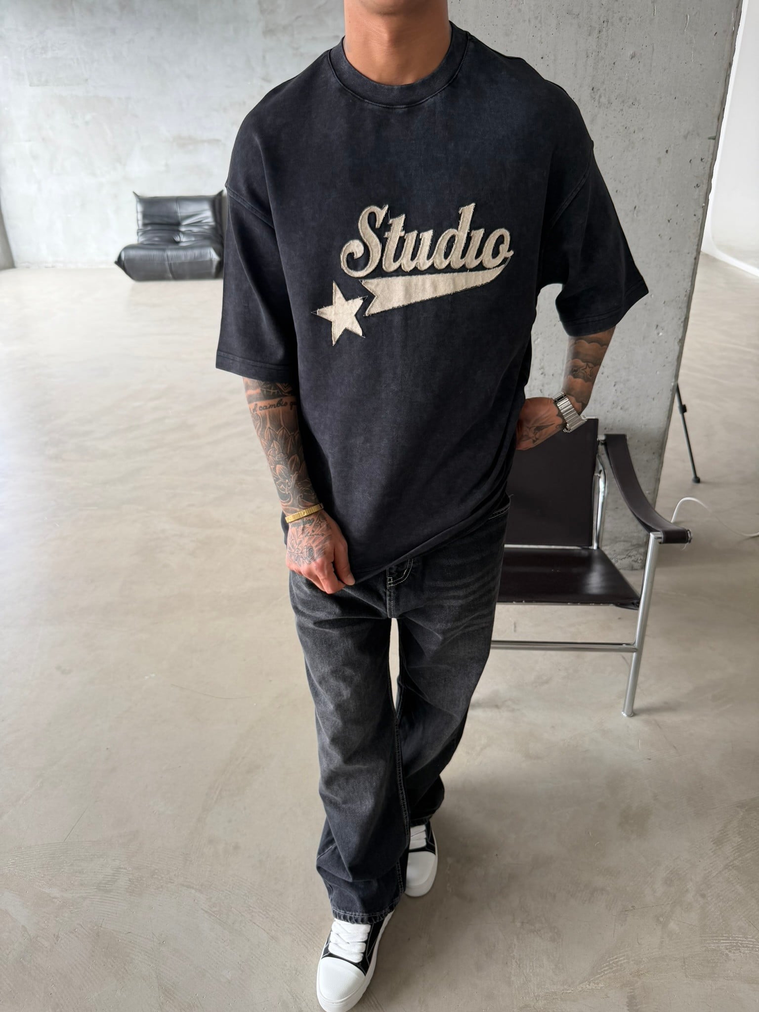 Pacht Detaylı STUDIO Acid Yıkama T-Shirt - Siyah