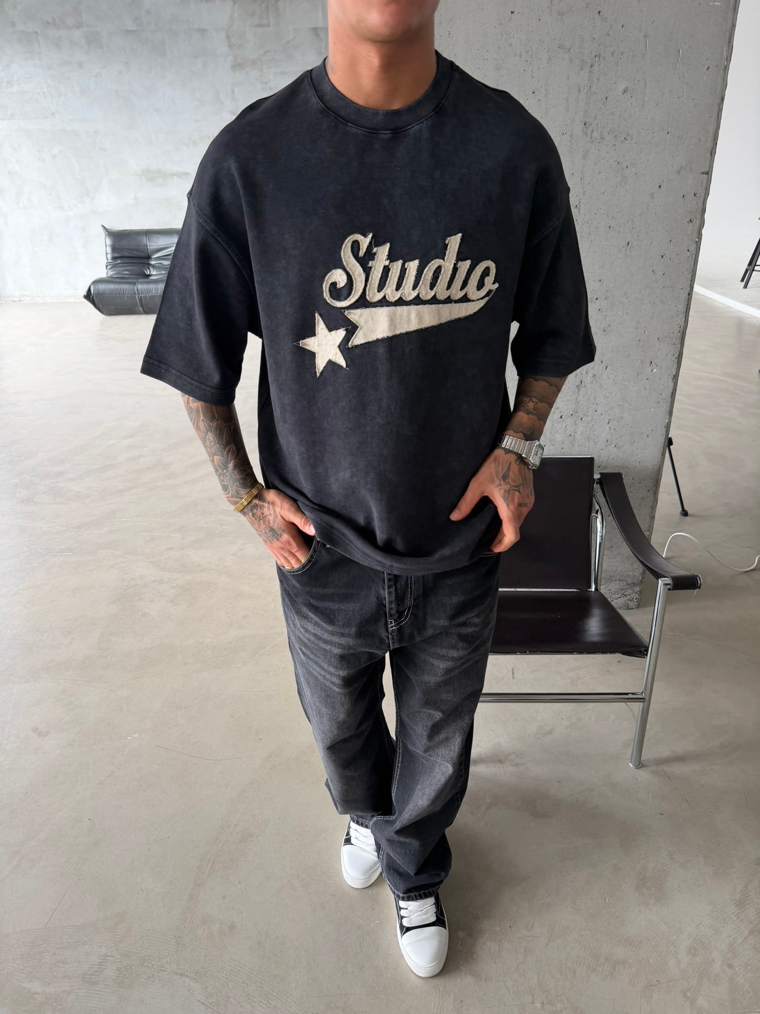 Pacht Detaylı STUDIO Acid Yıkama T-Shirt - Siyah