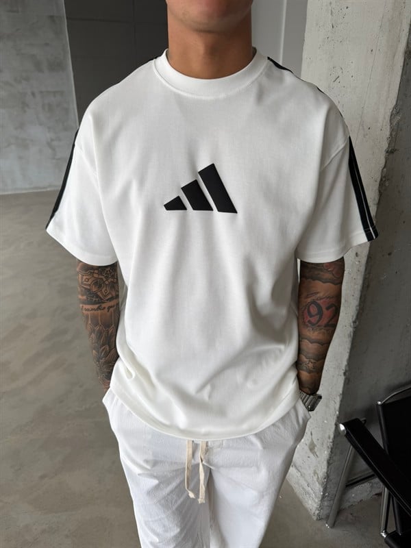 AD Kabartma Kol Detaylı T-Shirt - Beyaz