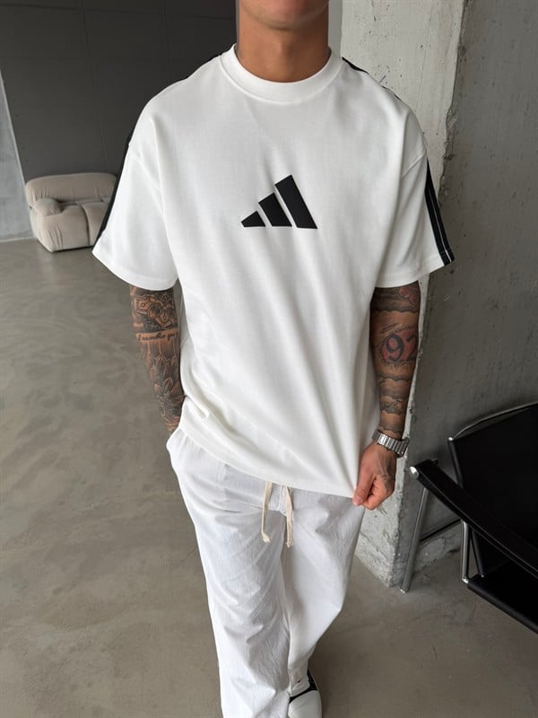 AD Kabartma Kol Detaylı T-Shirt - Beyaz