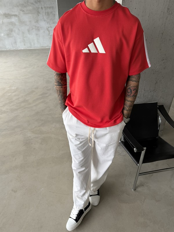 AD Kabartma Kol Detaylı T-Shirt - Kırmızı