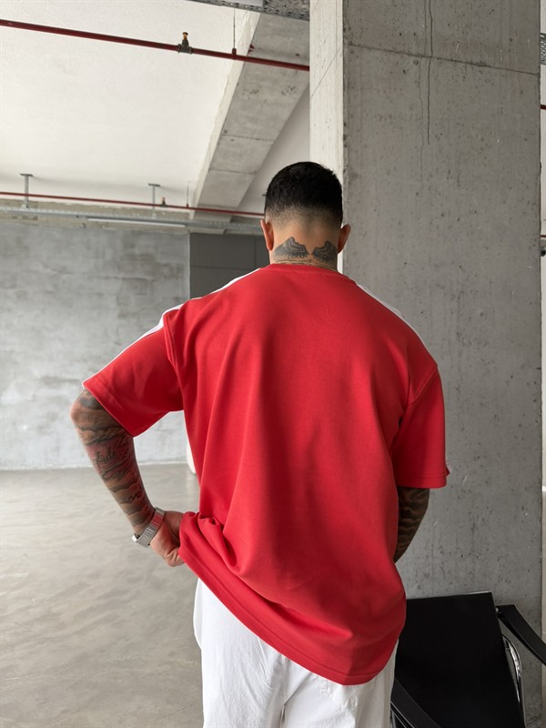 AD Kabartma Kol Detaylı T-Shirt - Kırmızı