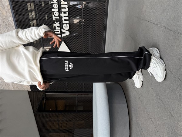 Basic Enjeksiyon Baskı AD Eşofman - Siyah