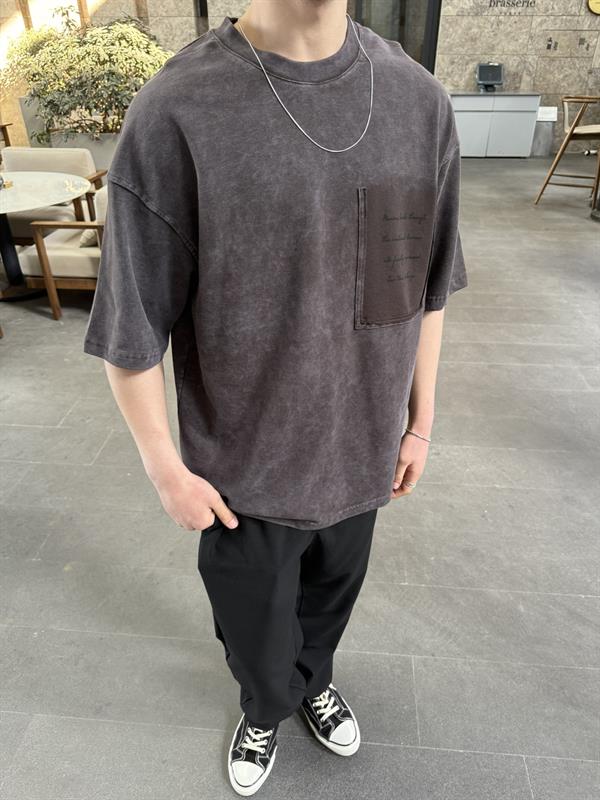 Cep Detaylı Yazılı Yıkamalı T-Shirt - Kahve