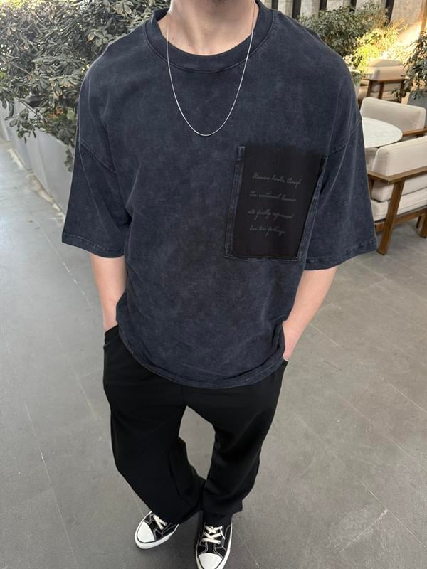 Cep Detaylı Yazılı Yıkamalı T-Shirt - Siyah