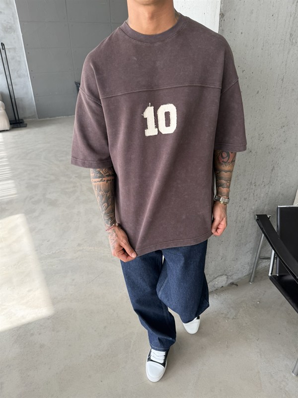 Essence Studio 10 Nakışlı Premium T-Shirt - Kahve