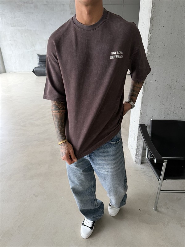 Hot Boys Like Whiskey Acid Yıkamalı T-Shirt - Kahve