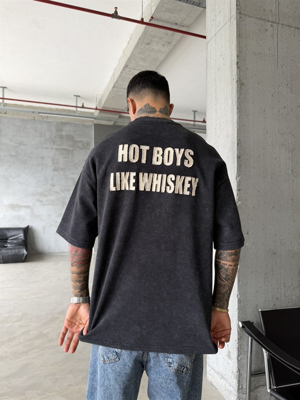 Hot Boys Like Whiskey Acid Yıkamalı T-Shirt - Siyah