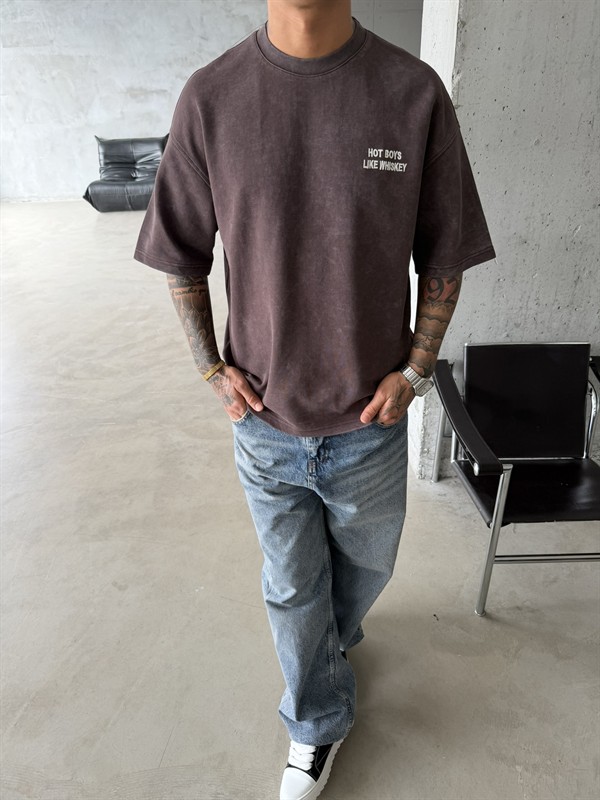 Hot Boys Like Whiskey Acid Yıkamalı T-Shirt - Kahve