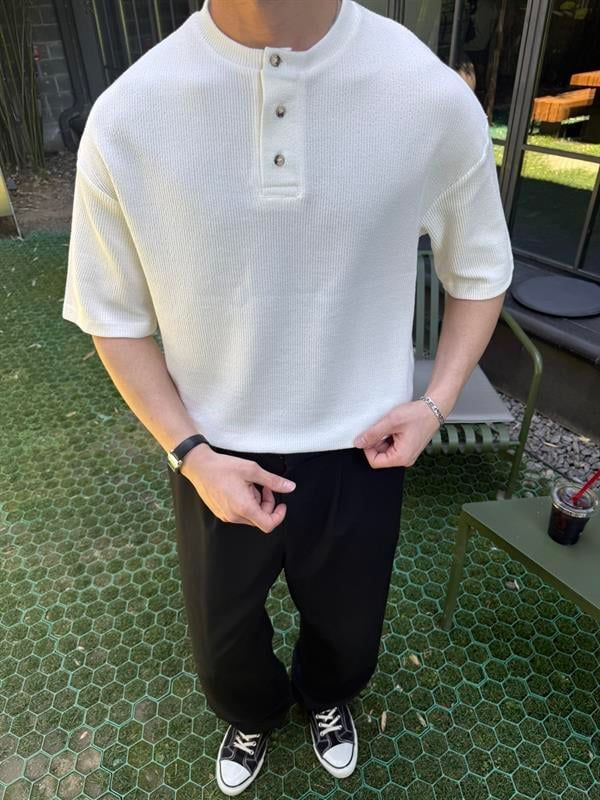 Old Money Düğmeli Bisiklet Yaka T-Shirt - Beyaz