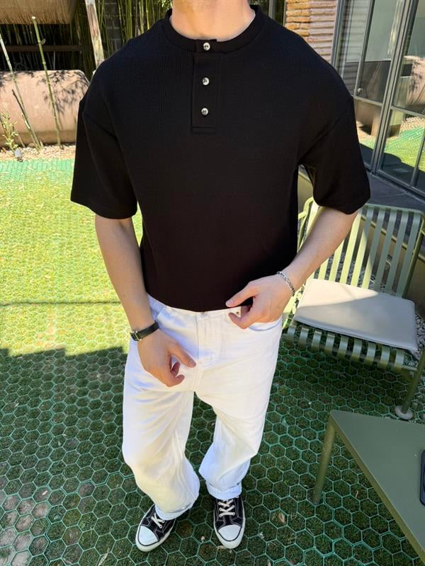 Old Money Düğmeli Bisiklet Yaka T-Shirt - Siyah